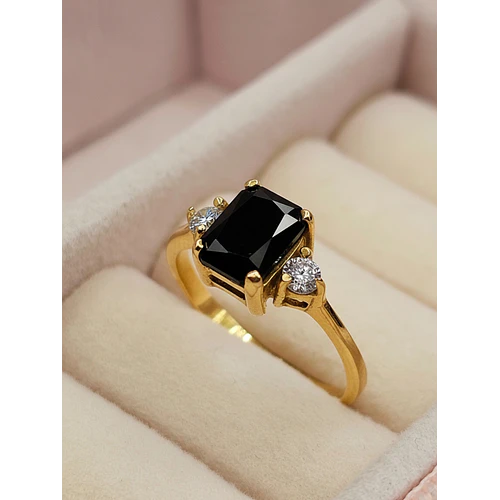 Anillo reina onix circones 2.8 grs Oro 18k