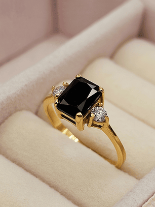 Anillo reina onix circones 2.8 grs Oro 18k