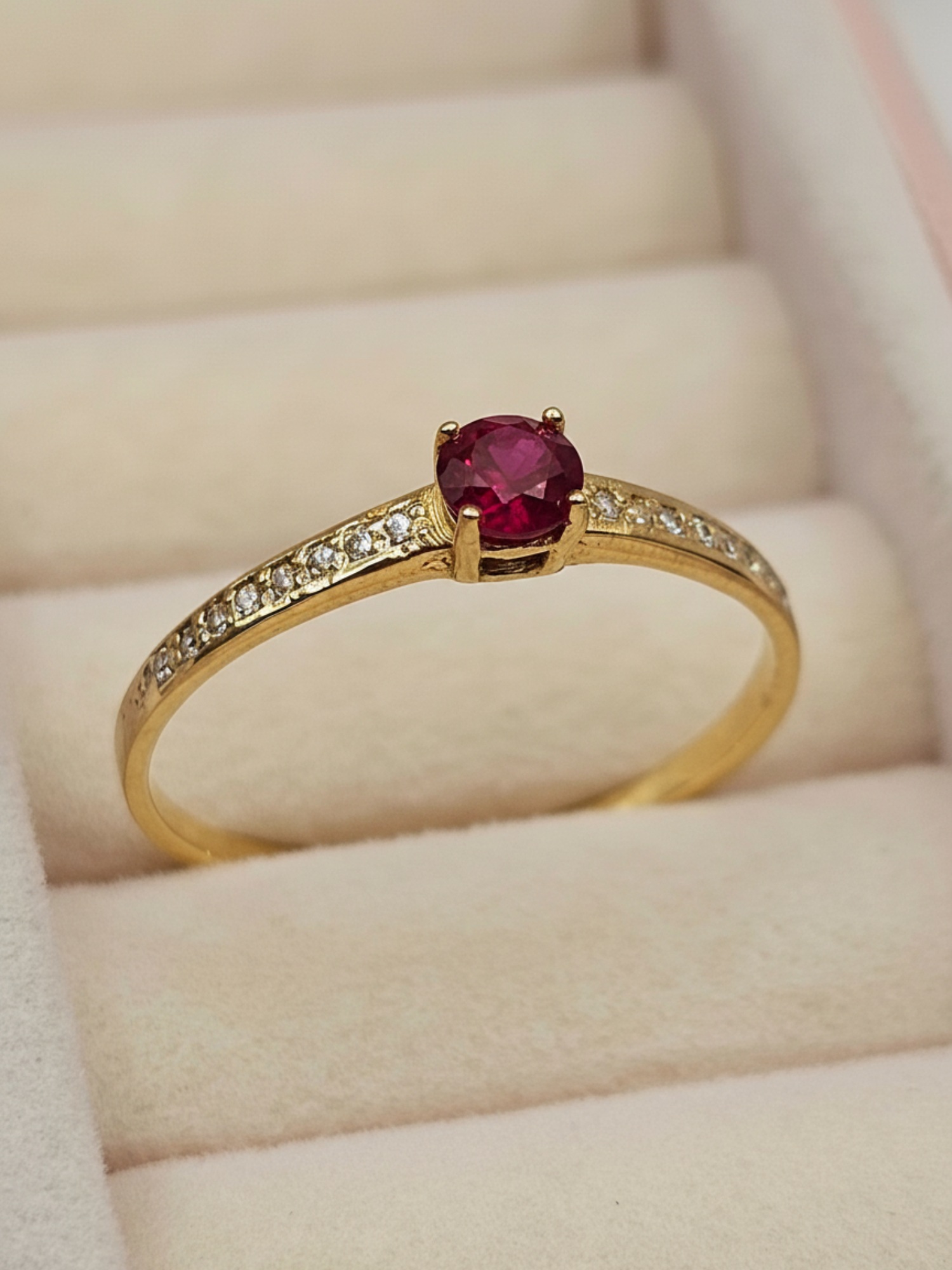 Anillo solitario Cintillo rubí y circones 1.9 grs Oro 18k 2