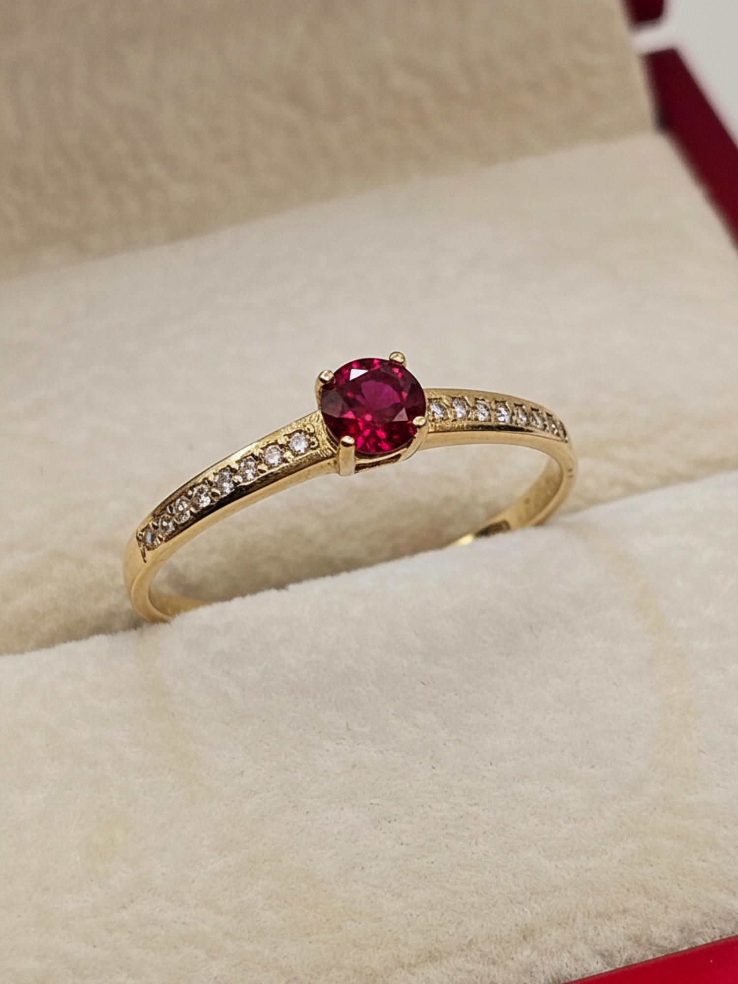 Anillo solitario Cintillo rubí y circones 1.9 grs Oro 18k 5