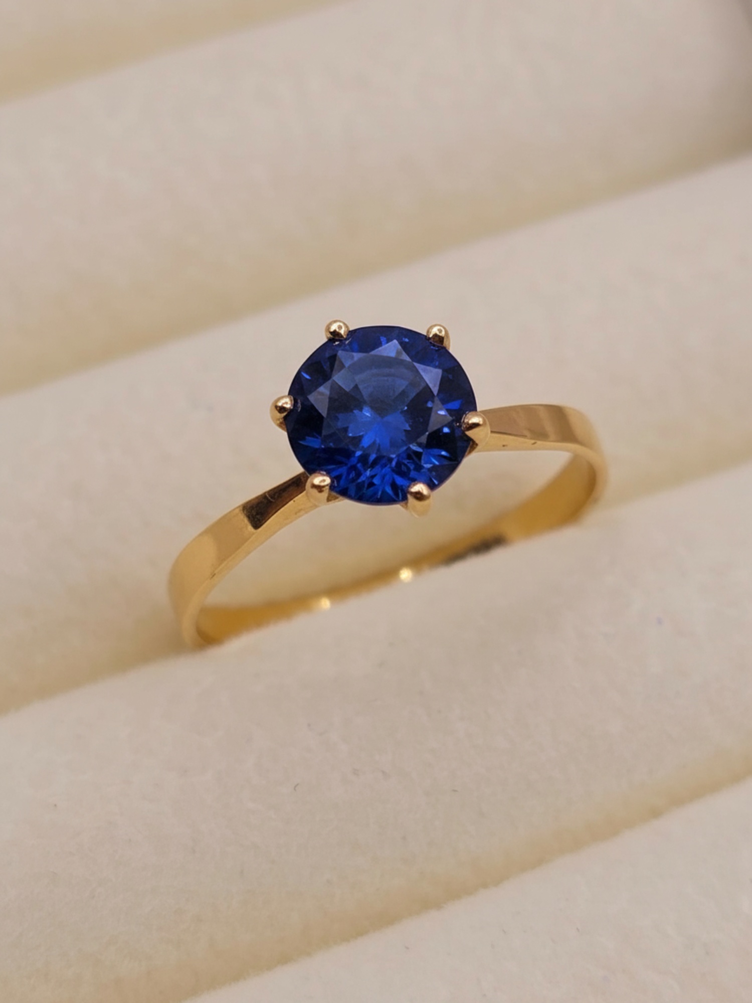 Anillo solitario seis grifas zafiro 2 grs Oro 18k 1