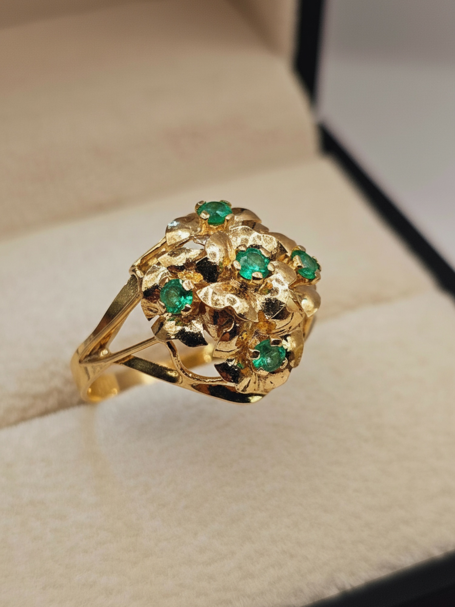 Anillo florentino esmeraldas 3.7 grs Oro 18k 4