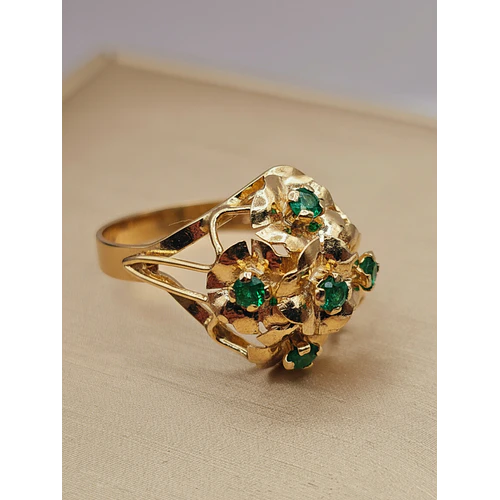 Anillo florentino esmeraldas 3.7 grs Oro 18k