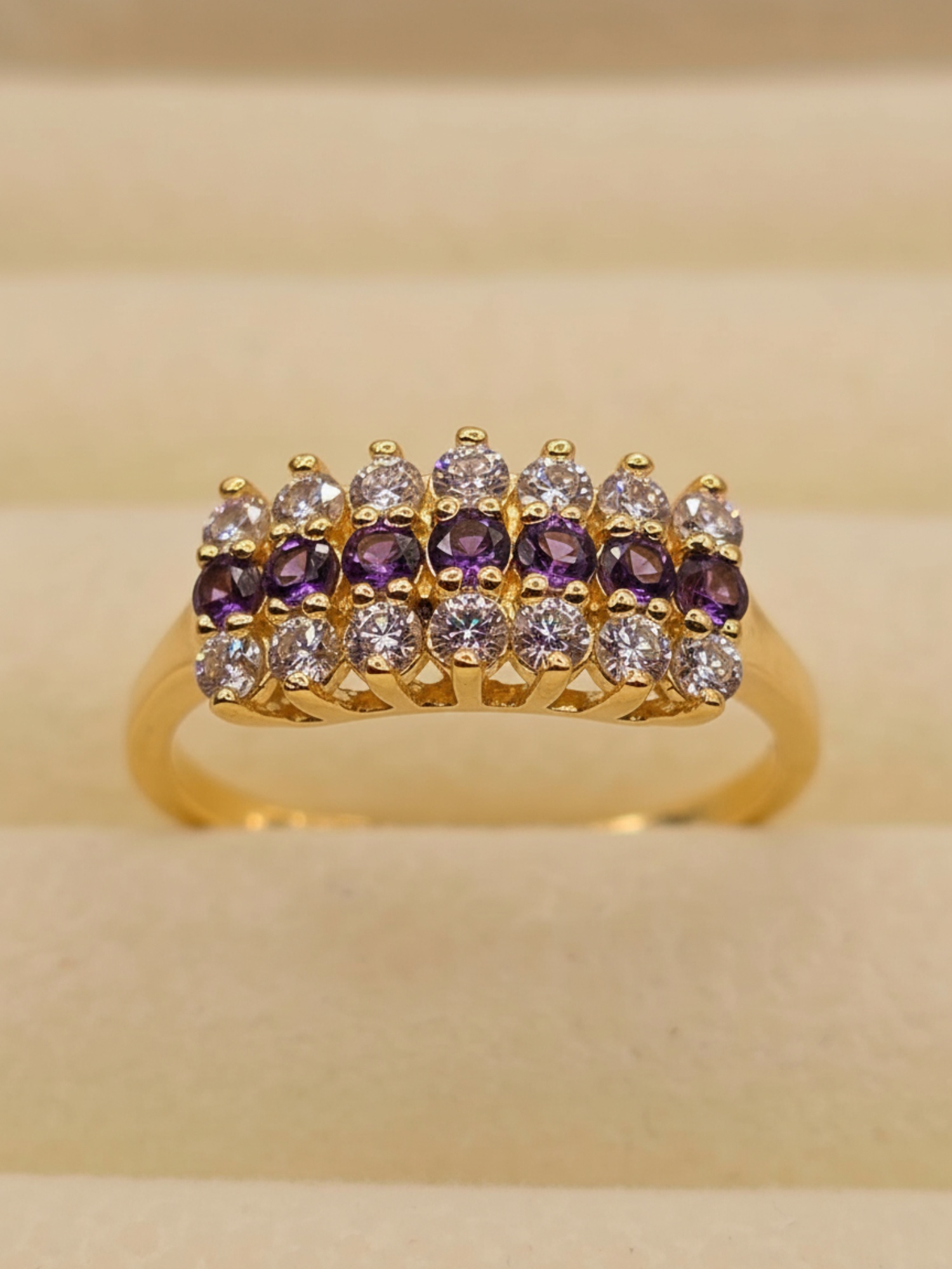 Anillo condesa amatistas y circones 4.5 grs Oro 18k 4