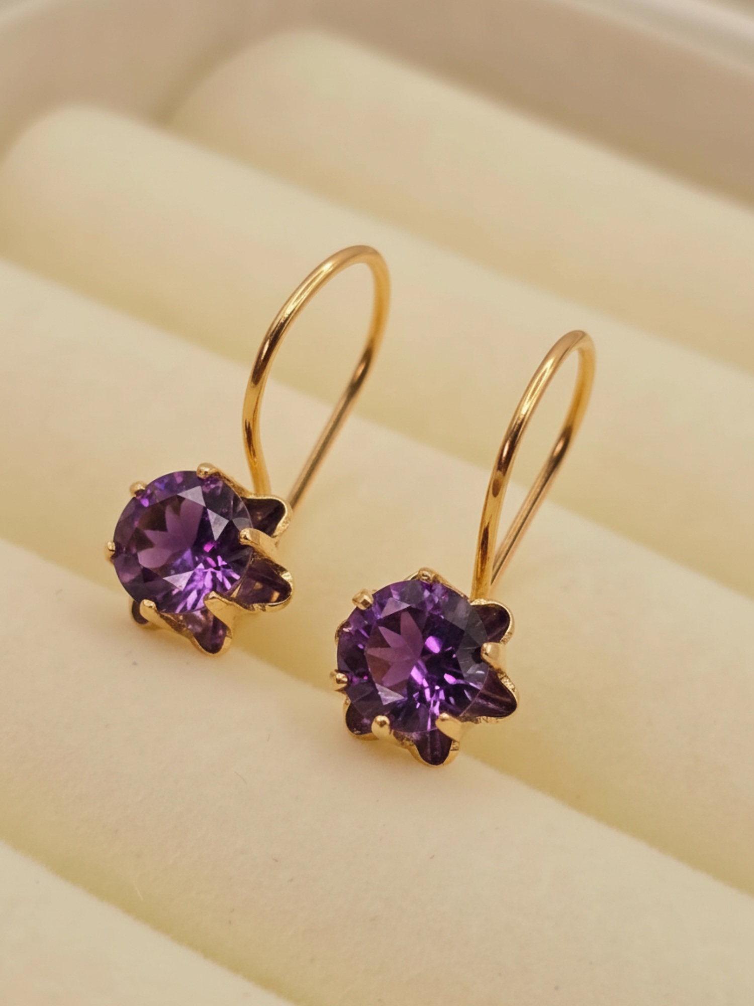 Aros chatón Italiano gancho amatista 2.2 grs Oro 18k 4