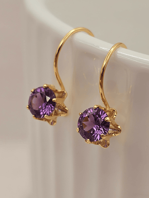 Aros chatón Italiano gancho amatista 2.2 grs Oro 18k