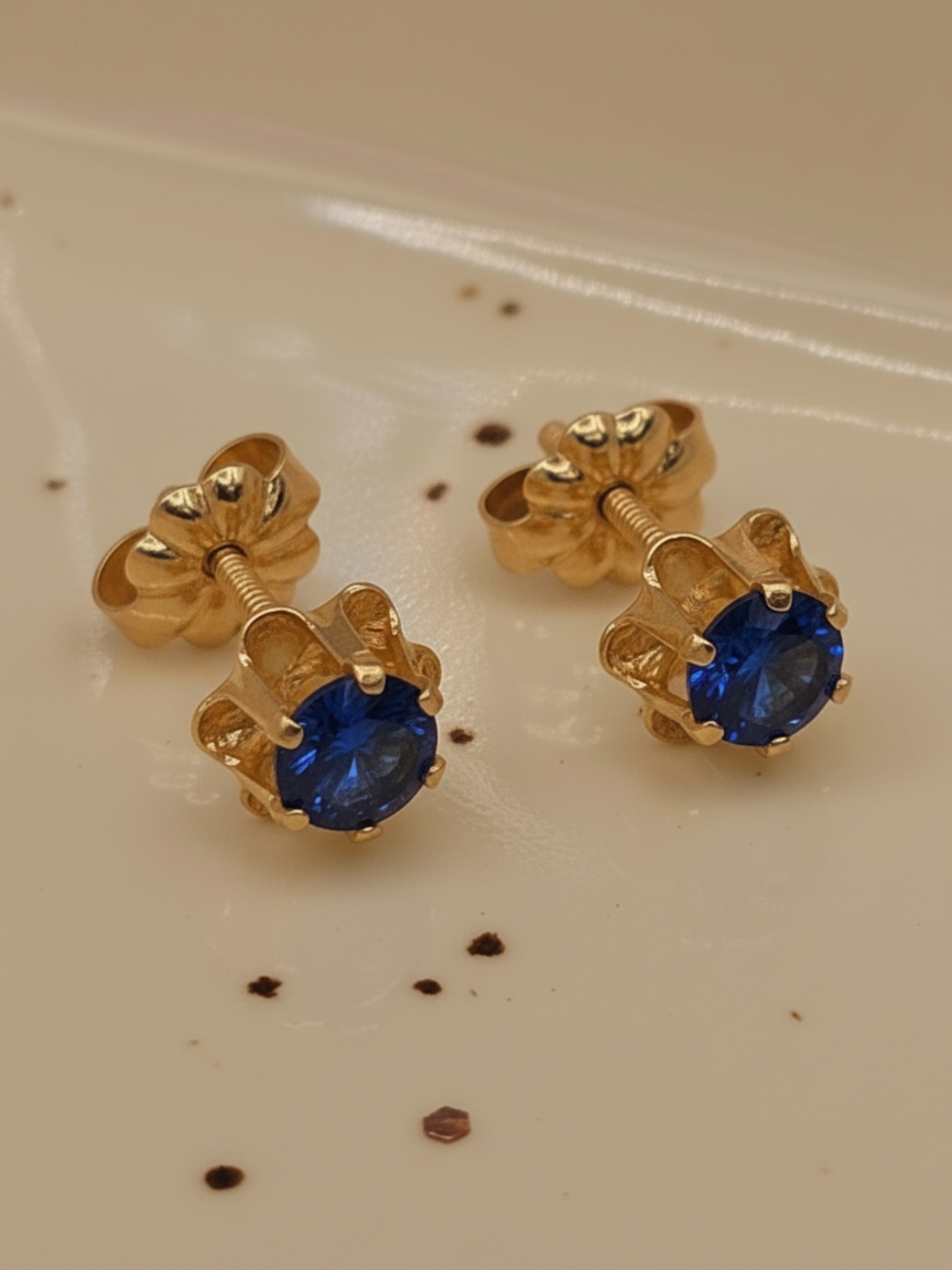 Aros chaton italiano zafiro 7 mm 1.3 grs Oro 18k 3