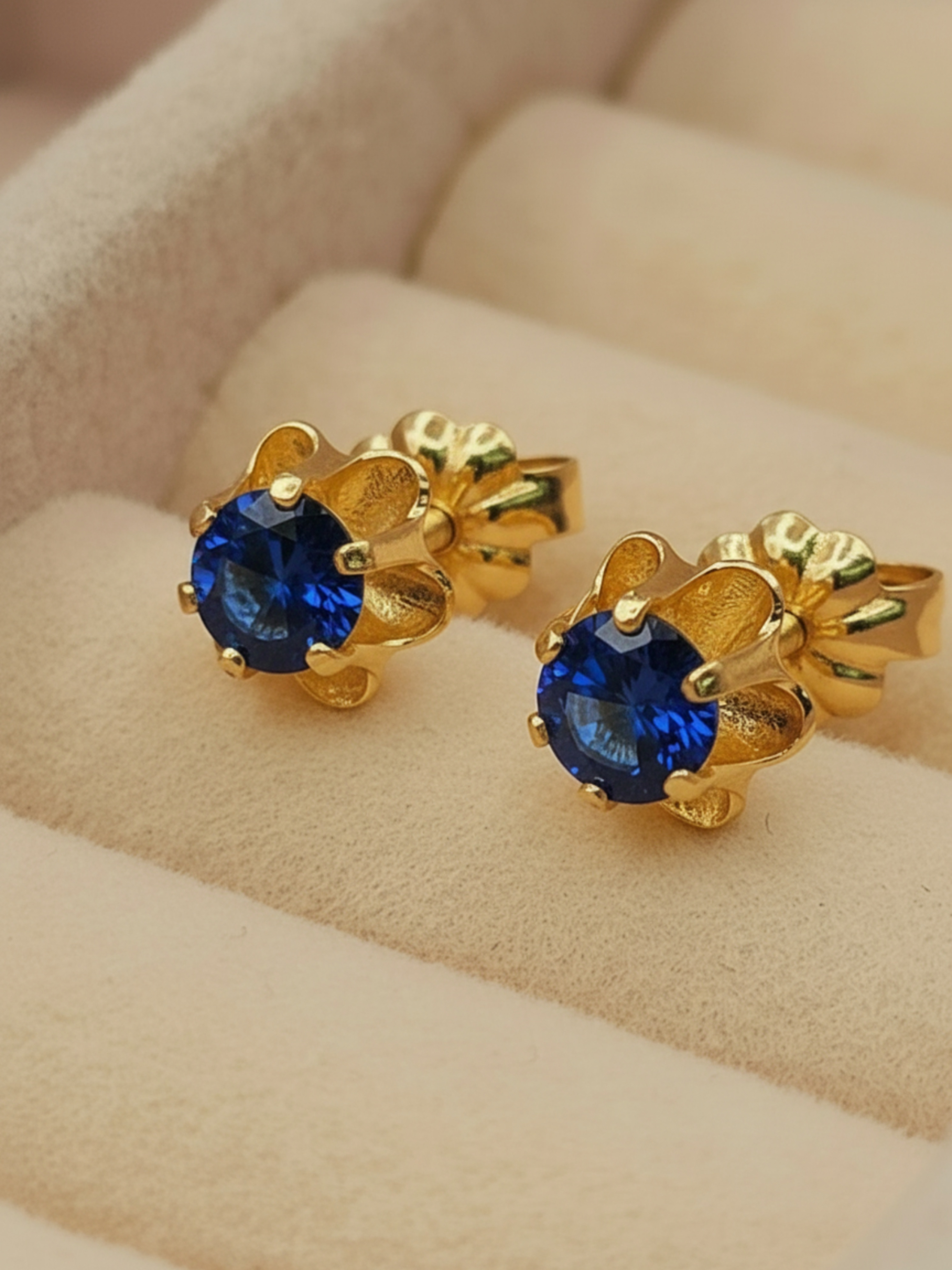 Aros chaton italiano zafiro 7 mm 1.3 grs Oro 18k 4