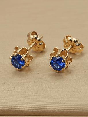 Aros chaton italiano zafiro 7 mm 1.3 grs Oro 18k