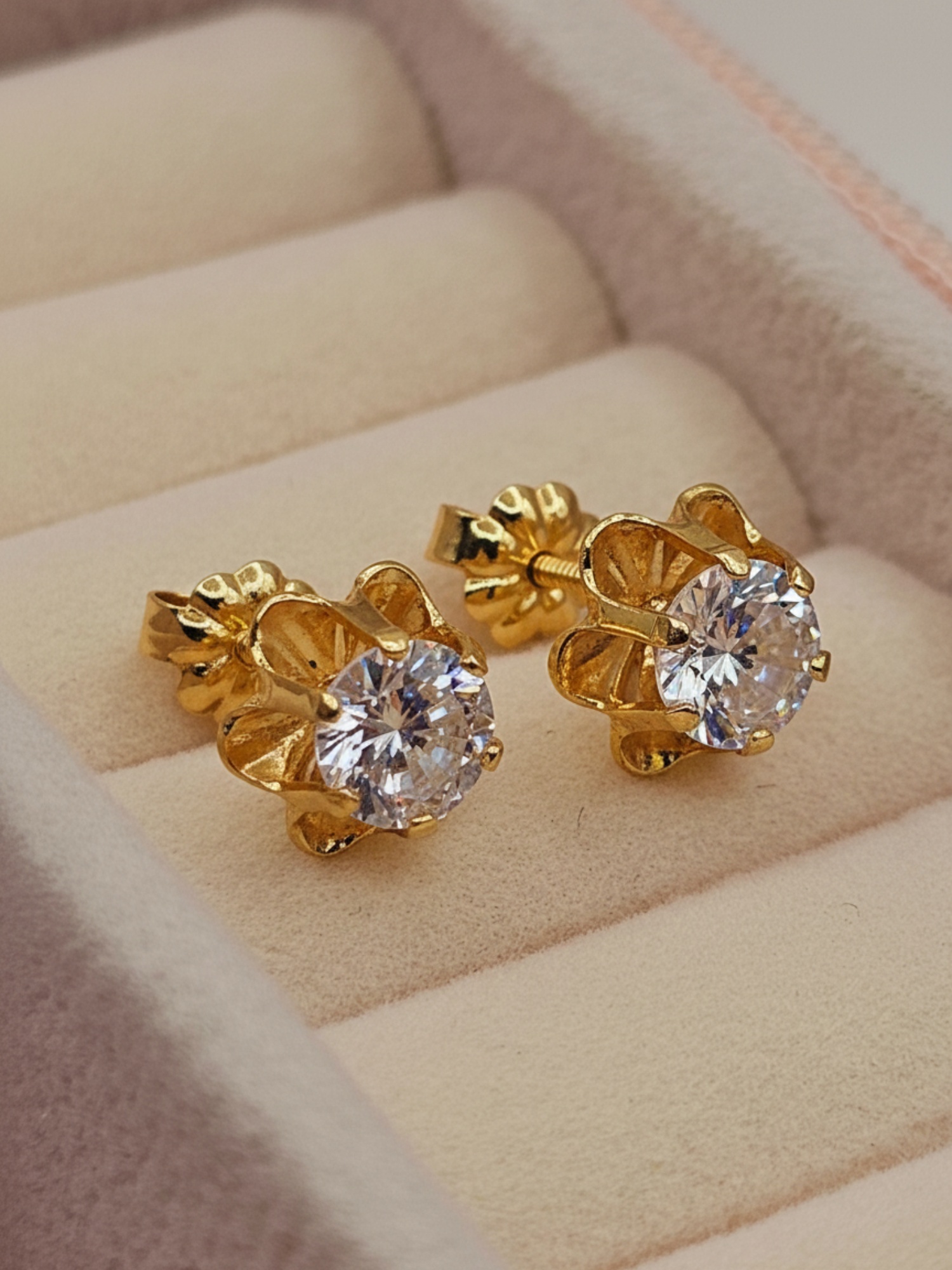 Aros chaton italiano circon 9 mm 2.1 grs Oro 18k 1