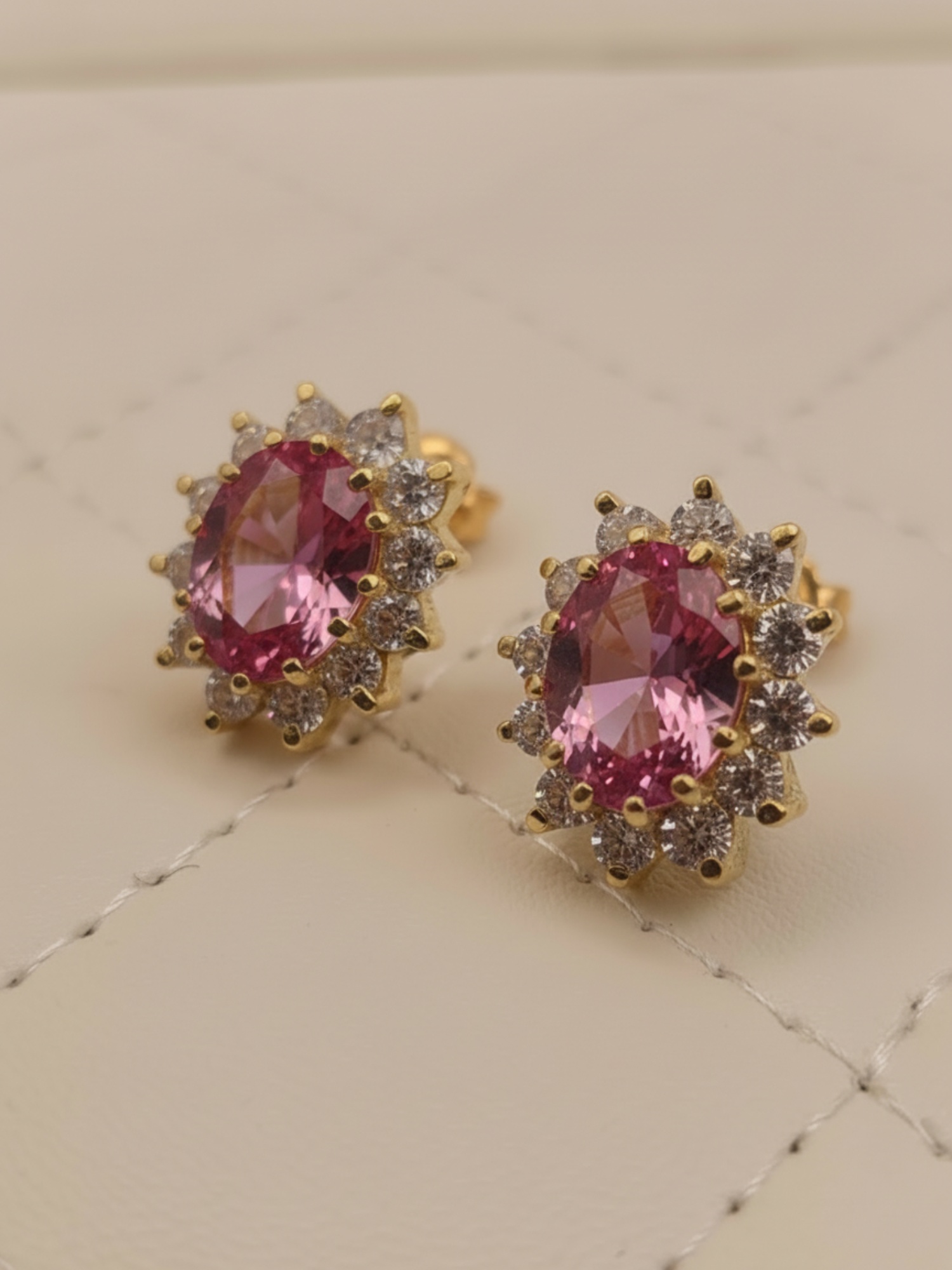 Aros Reina rosa de francia y circones 1.5 cm 5.7 grs Oro 18k 4