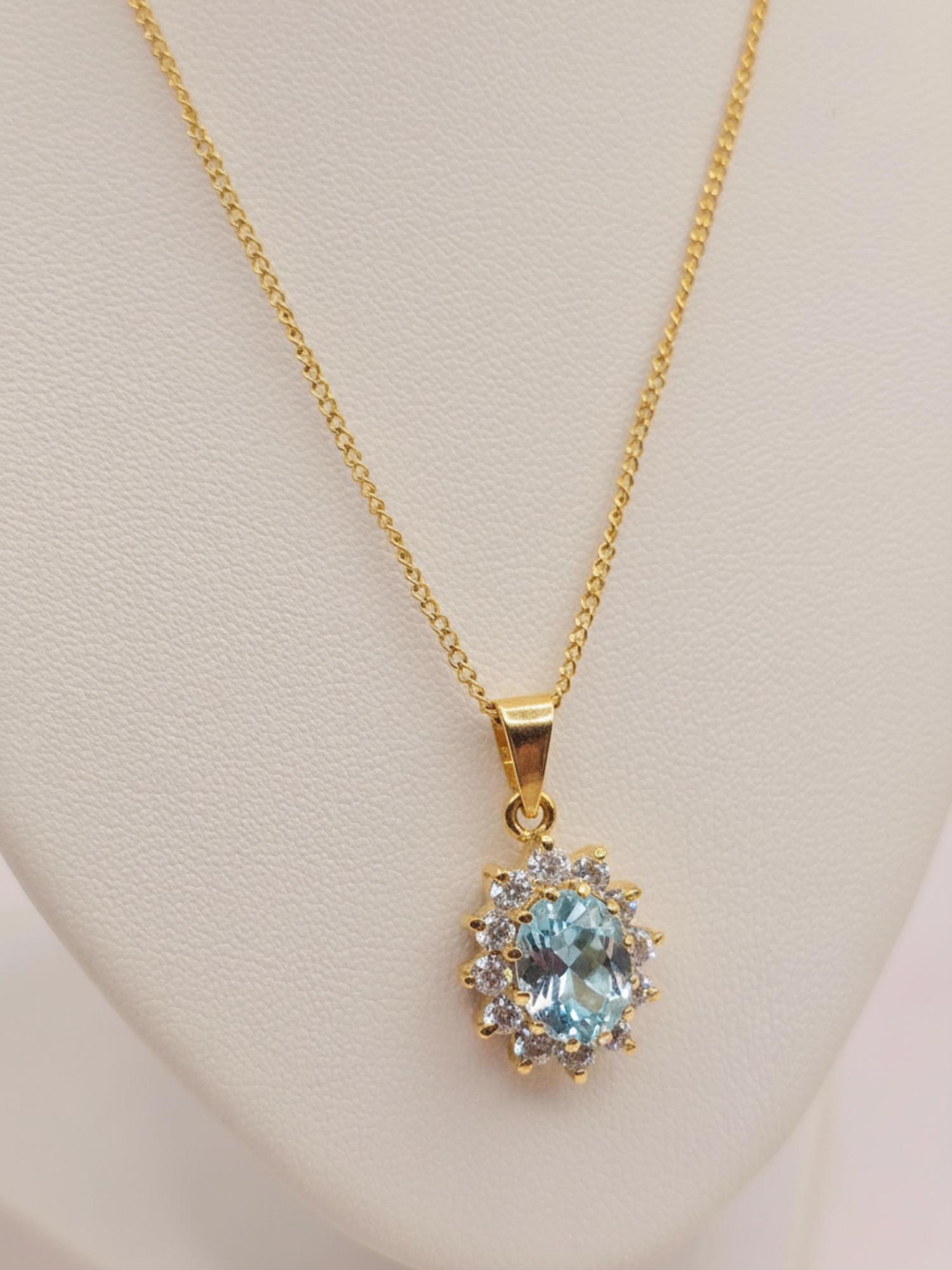 Cadena grumete 50 cm y colgante reina aguamarina circones 2.2 cm 5 grs Oro 18k 5