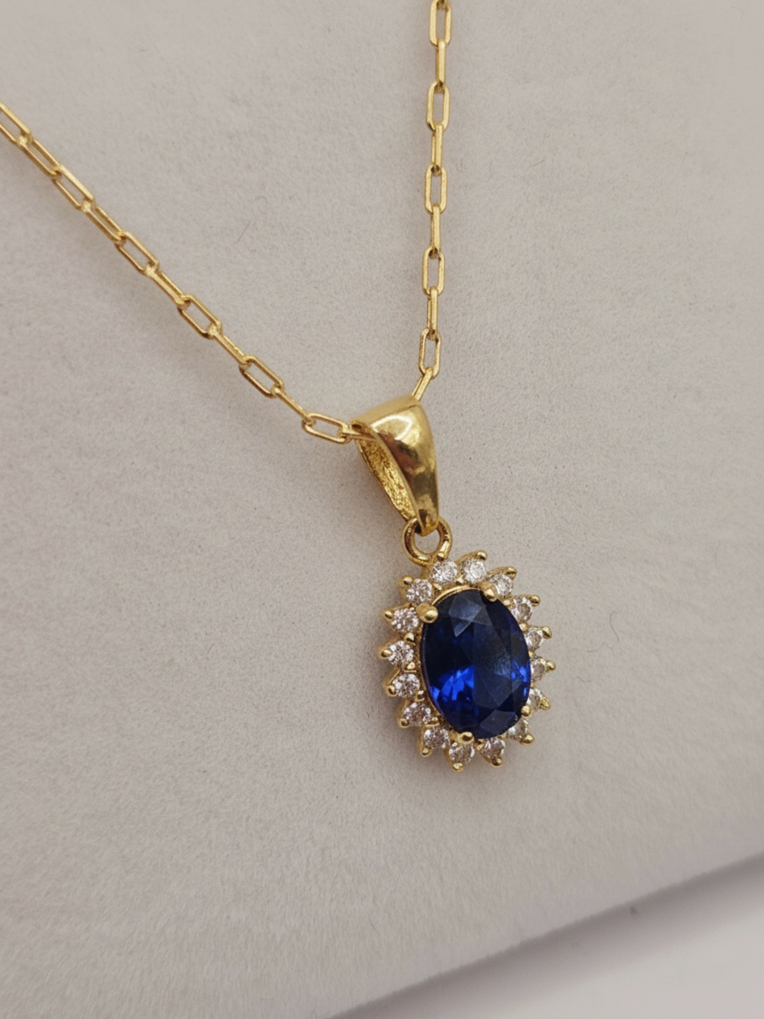 Cadena limada 50 cm y colgante lady zafiro 1.7 cm 3 grs Oro 18k 5