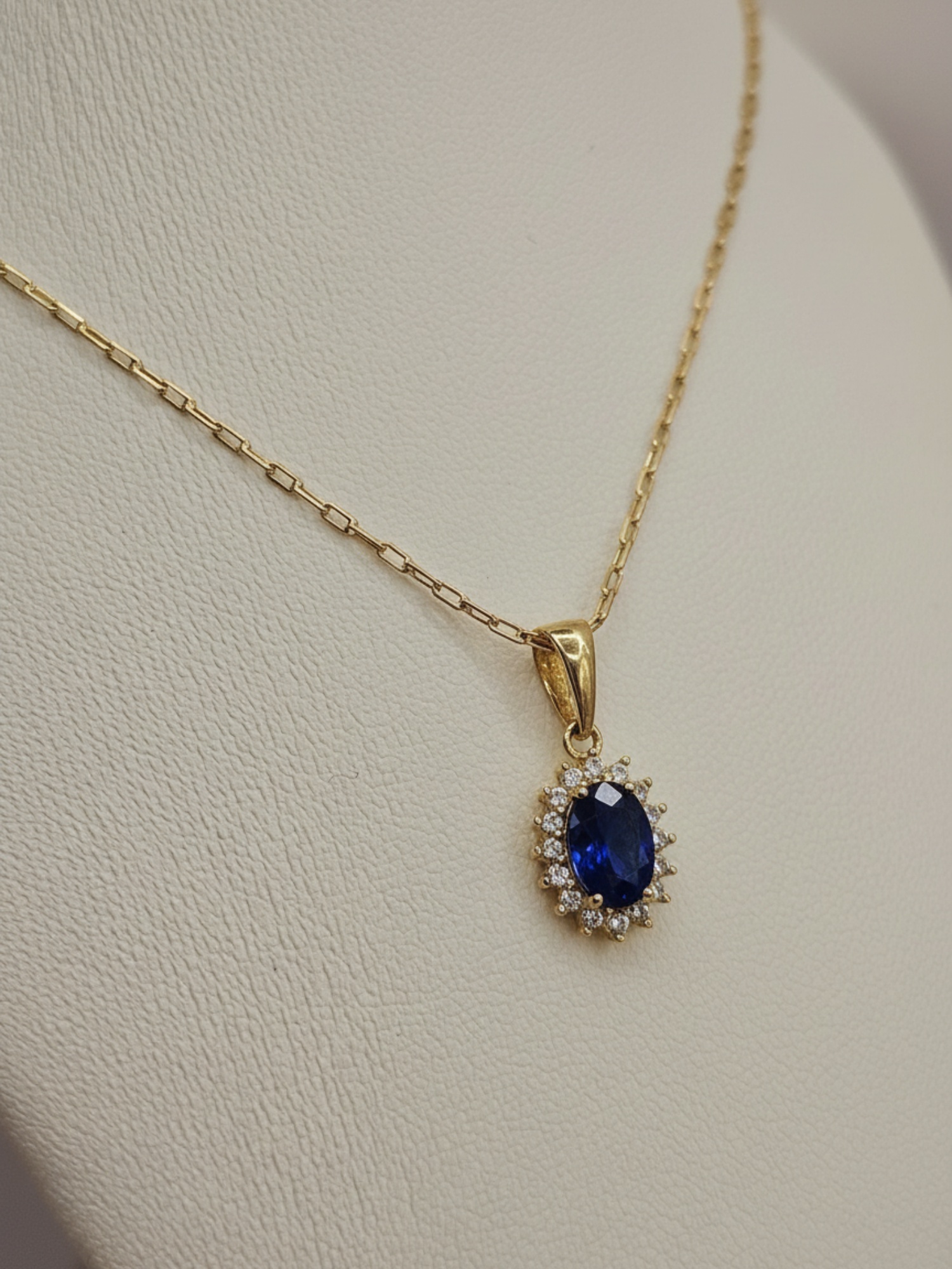 Cadena limada 50 cm y colgante lady zafiro 1.7 cm 3 grs Oro 18k 7