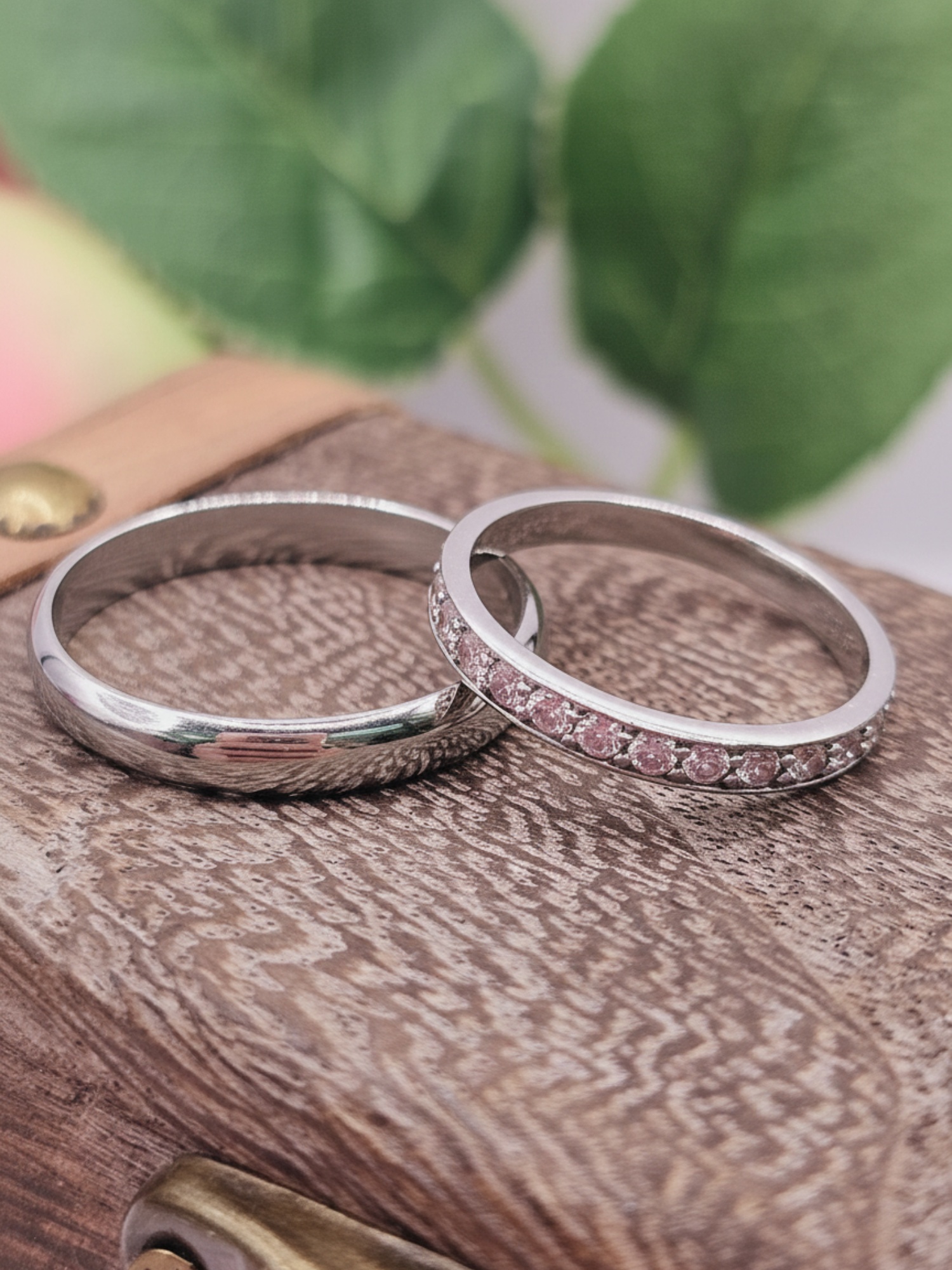 Argollas de matrimonio con circones 3 mm 6 grs Oro blanco 18k 2