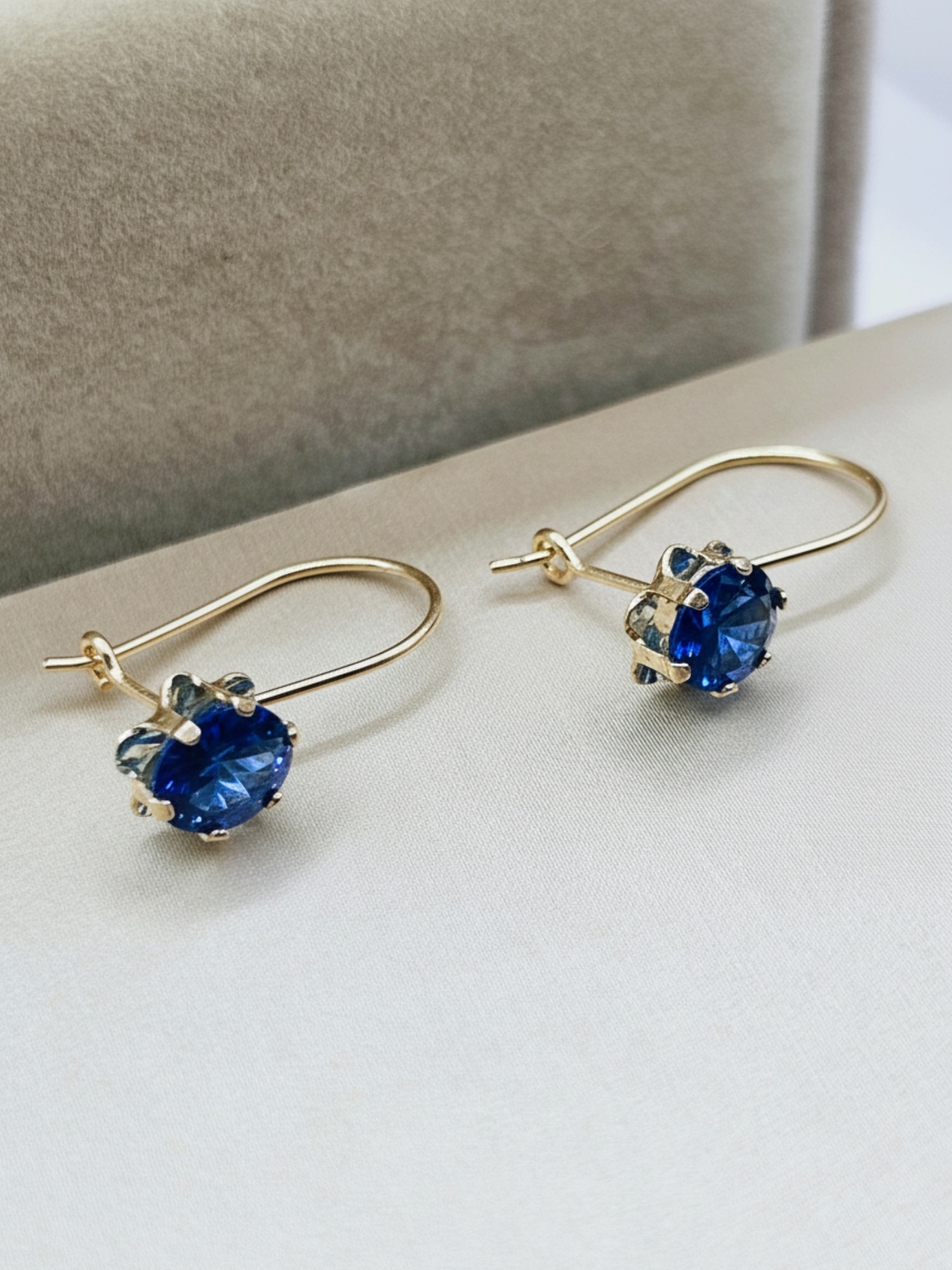 Aros chaton italiano con gancho y zafiro 20 mm 1.5 grs Oro 18k 4