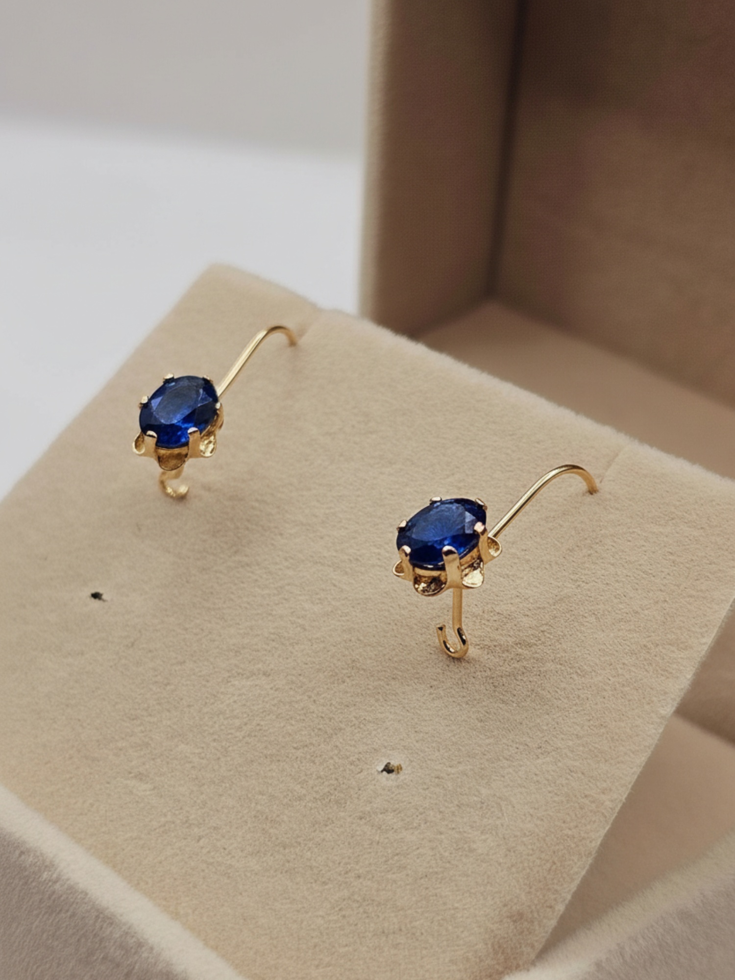 Aros chaton italiano con gancho y zafiro 20 mm 1.5 grs Oro 18k 1