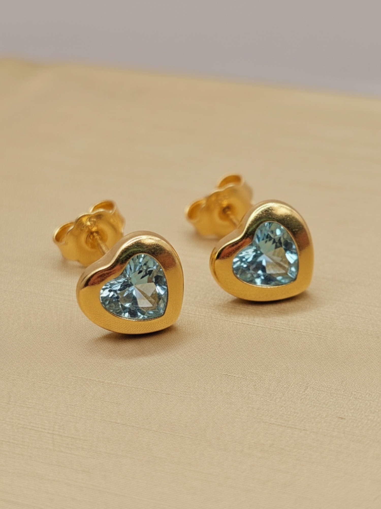 Aros corazón aguamarina 7.5 mm 1.5 grs Oro 18k 4