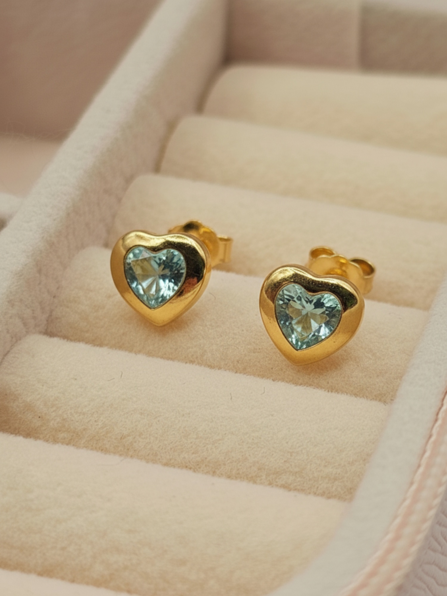 Aros corazón aguamarina 7.5 mm 1.5 grs Oro 18k 2