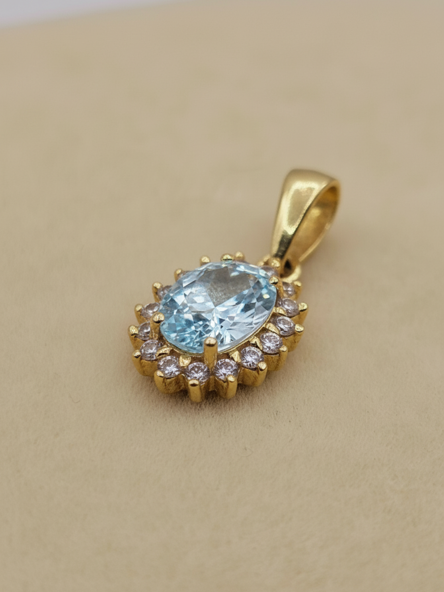 Colgante lady aguamarina 1.7 cm 1.5 grs Oro 18k 2