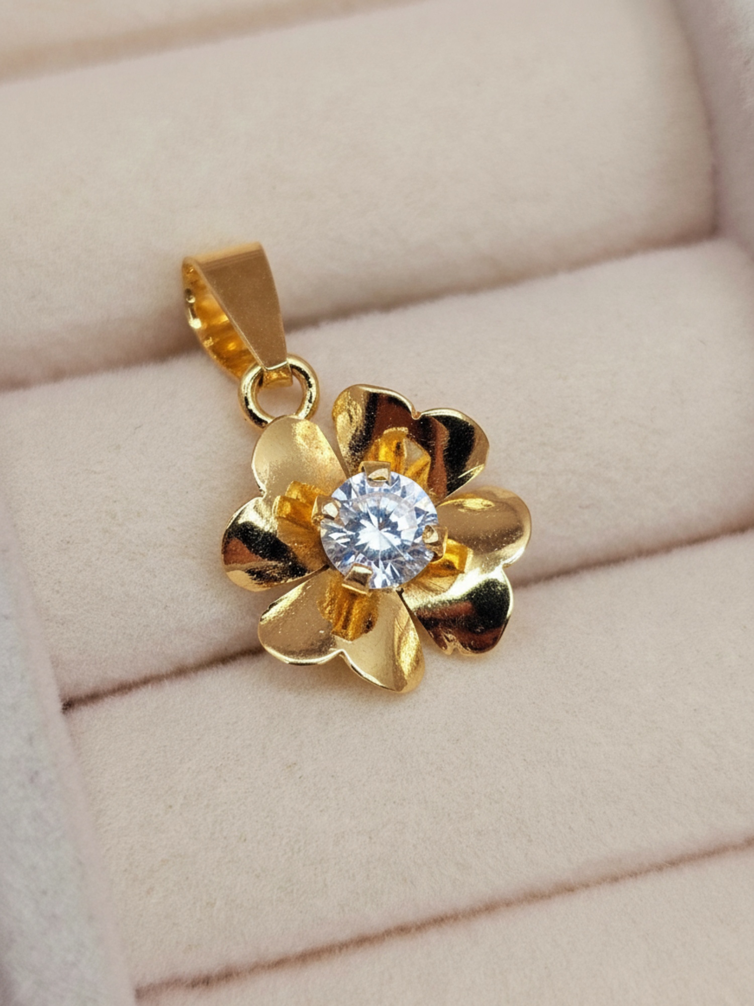 Colgante flor circon 1.2 cm 1.1 grs Oro 18k 1