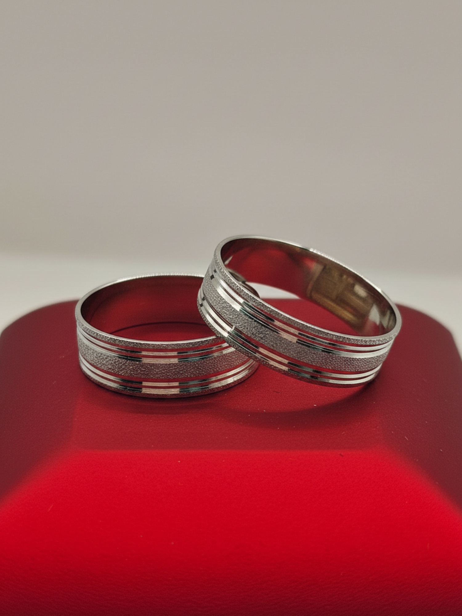 Argollas de matrimonio satinadas brillo 6 mm 8 grs Oro blanco 18k 4