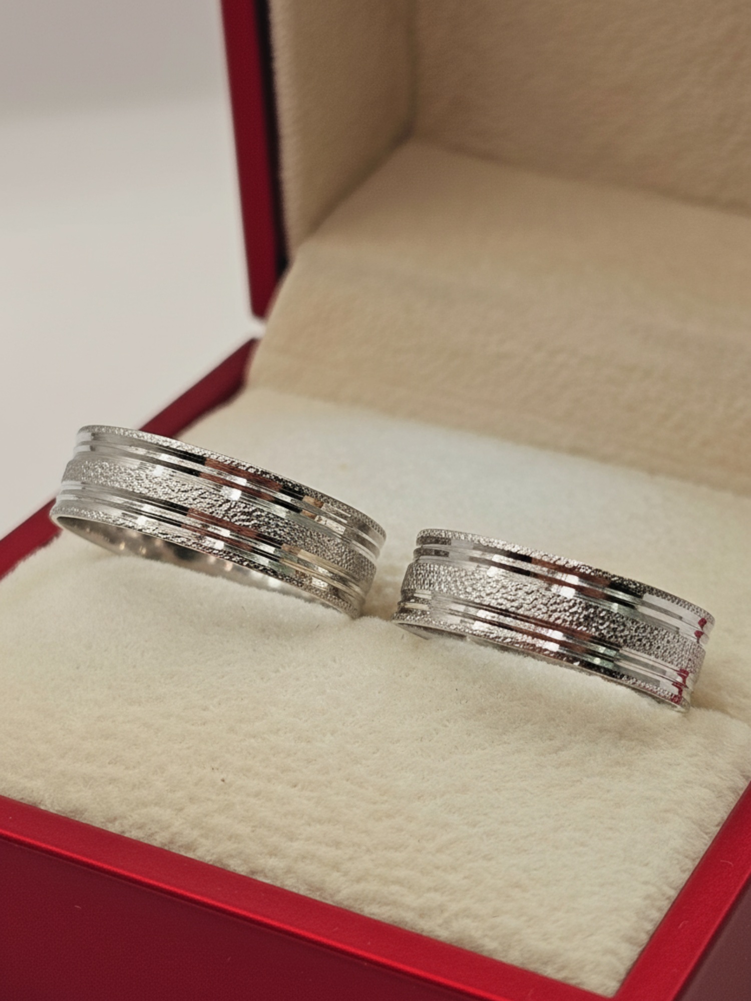 Argollas de matrimonio satinadas brillo 6 mm 8 grs Oro blanco 18k 5