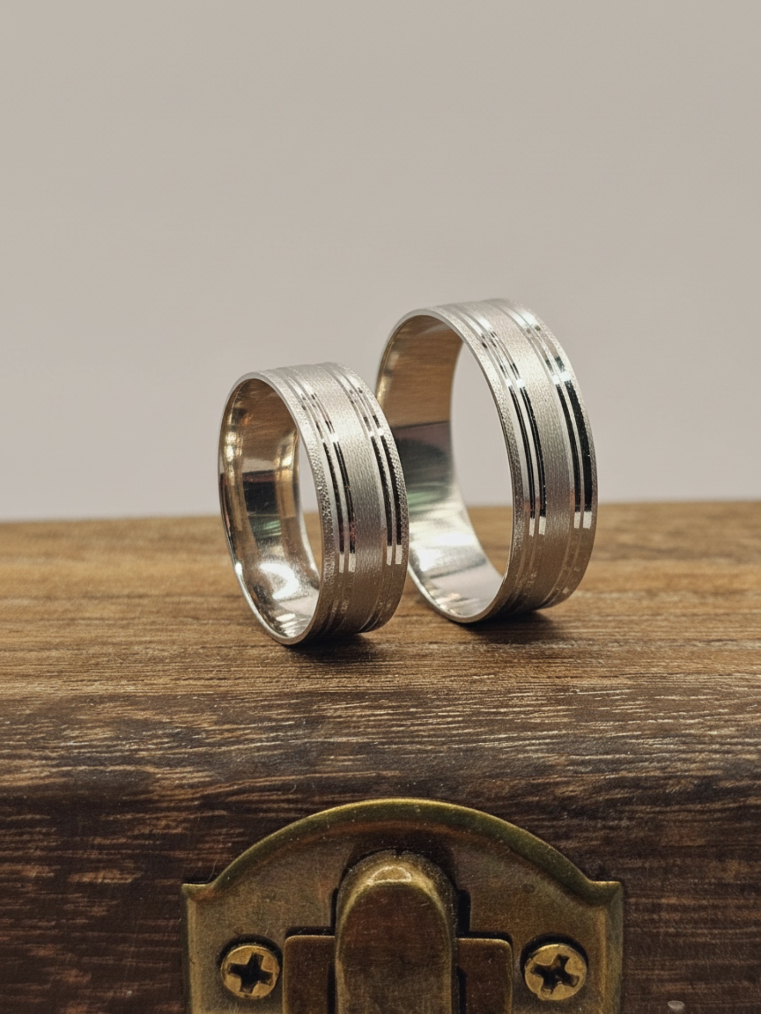 Argollas de matrimonio satinadas brillo 6 mm 8 grs Oro blanco 18k 6