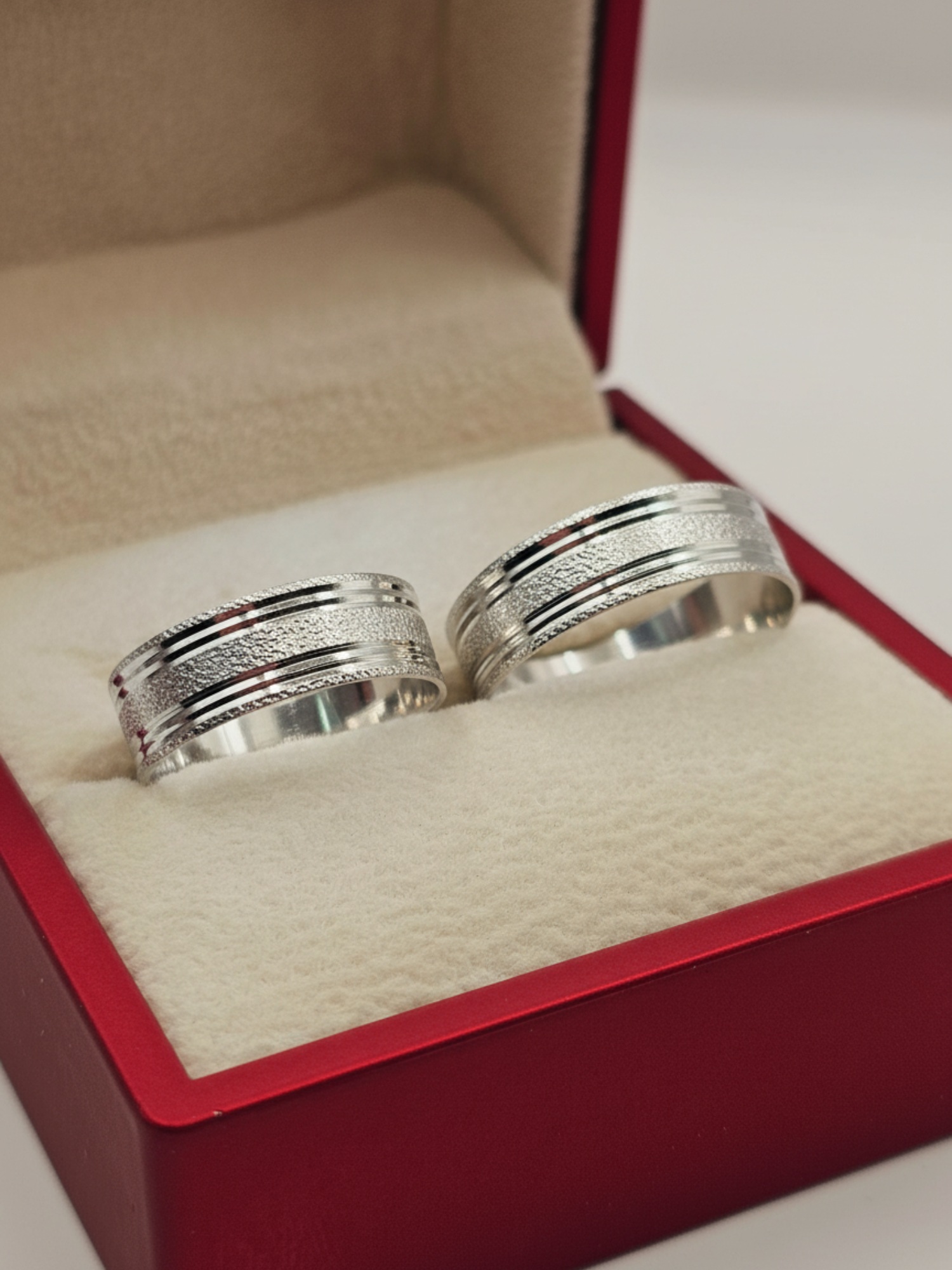 Argollas de matrimonio satinadas brillo 6 mm 8 grs Oro blanco 18k 7