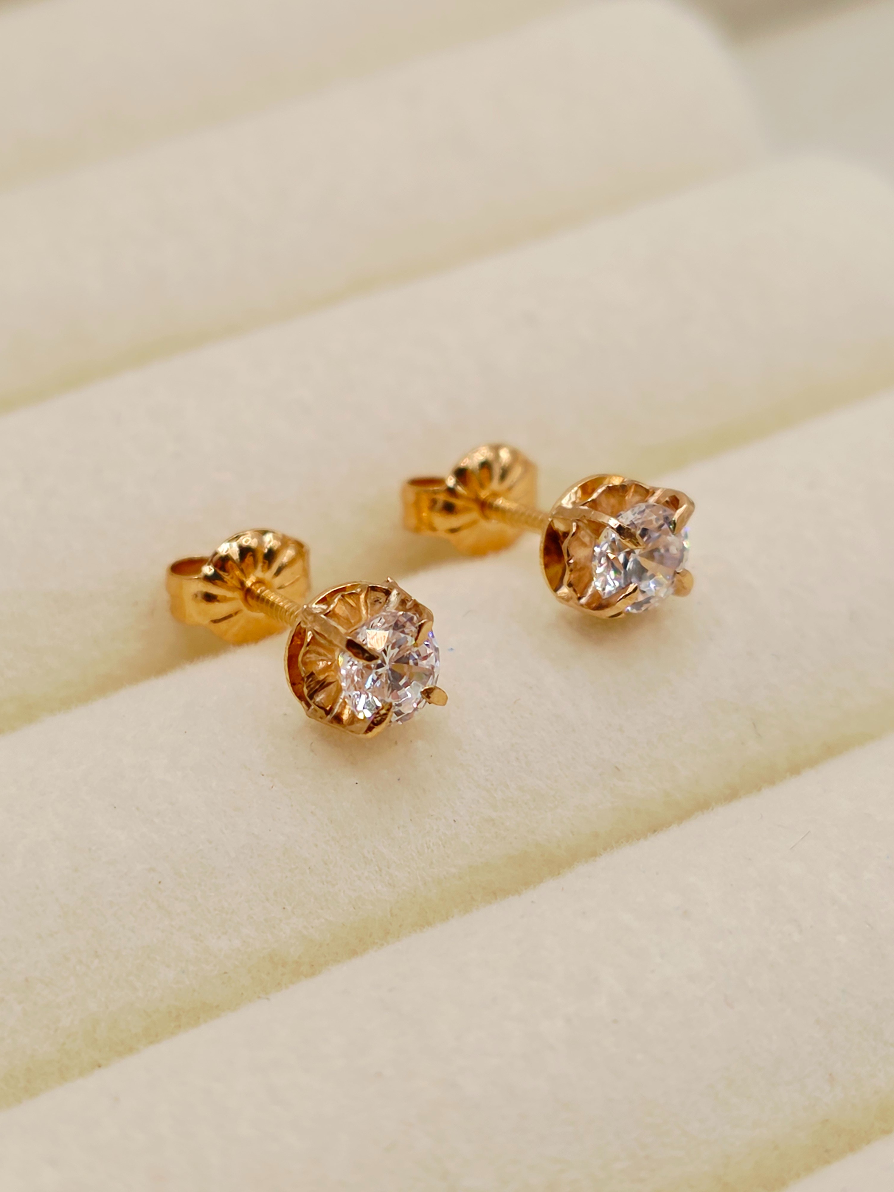 Aros chatón circón redondo 5 mm 1.2 grs Oro 18k 2