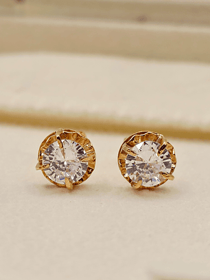 Aros chatón redondo circón 8 mm 2 grs Oro 18k