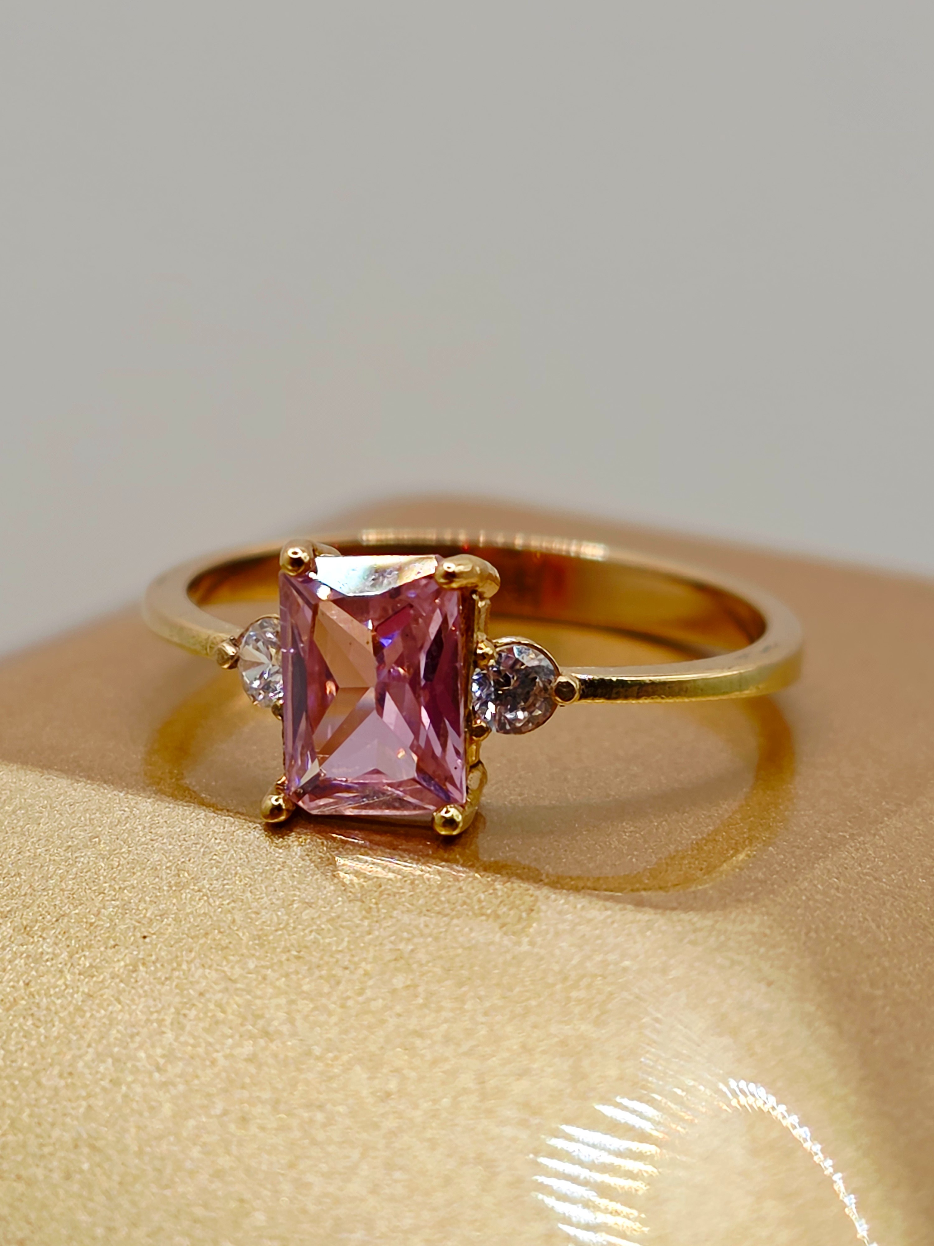 Anillo reina rosa de francia y circones 2.4 grs Oro 18k   8