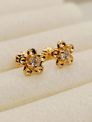 Aros flor circon 7 mm 1.2 grs Oro 18k