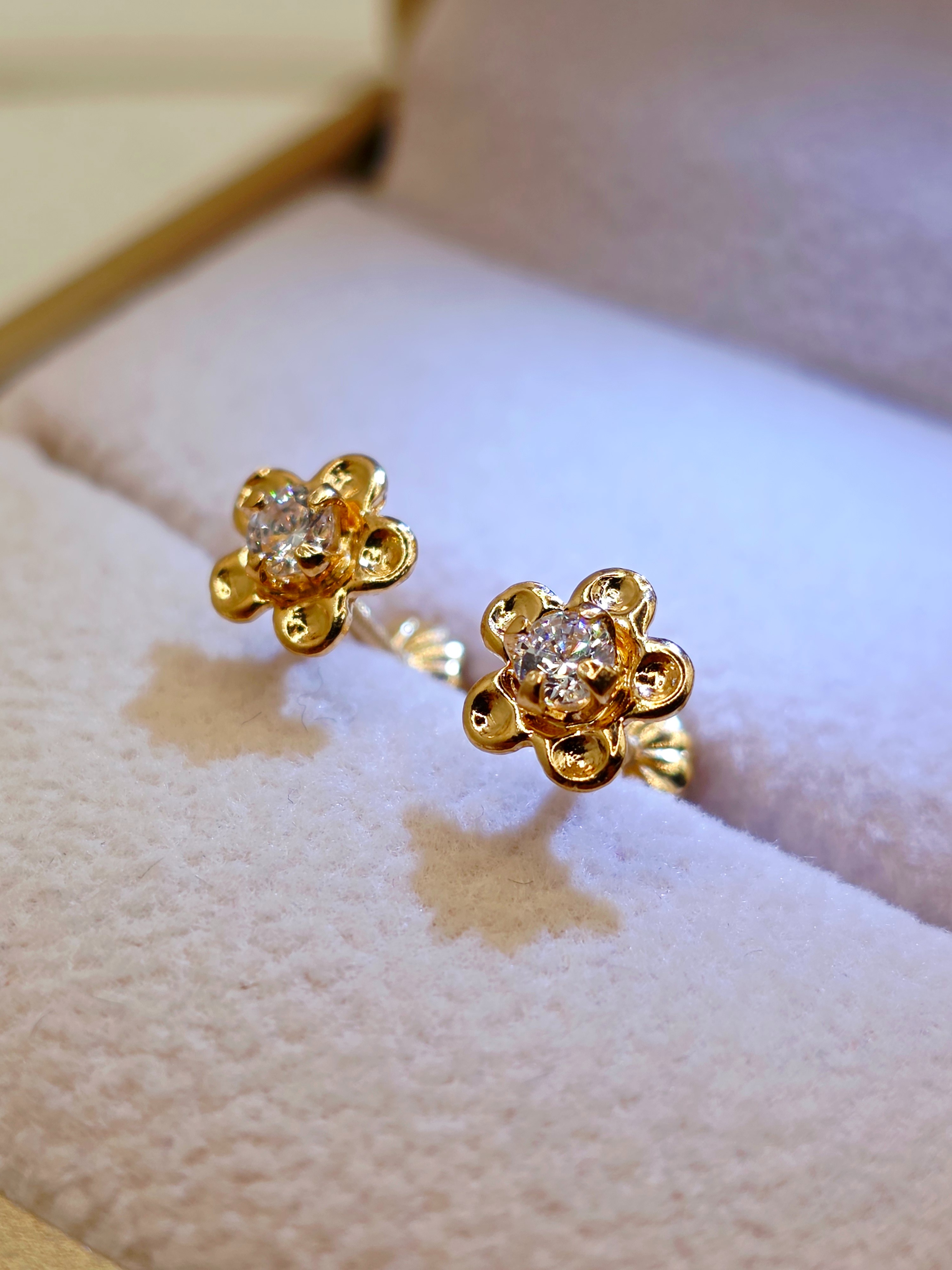 Aros flor circon 7 mm 1.2 grs Oro 18k 6