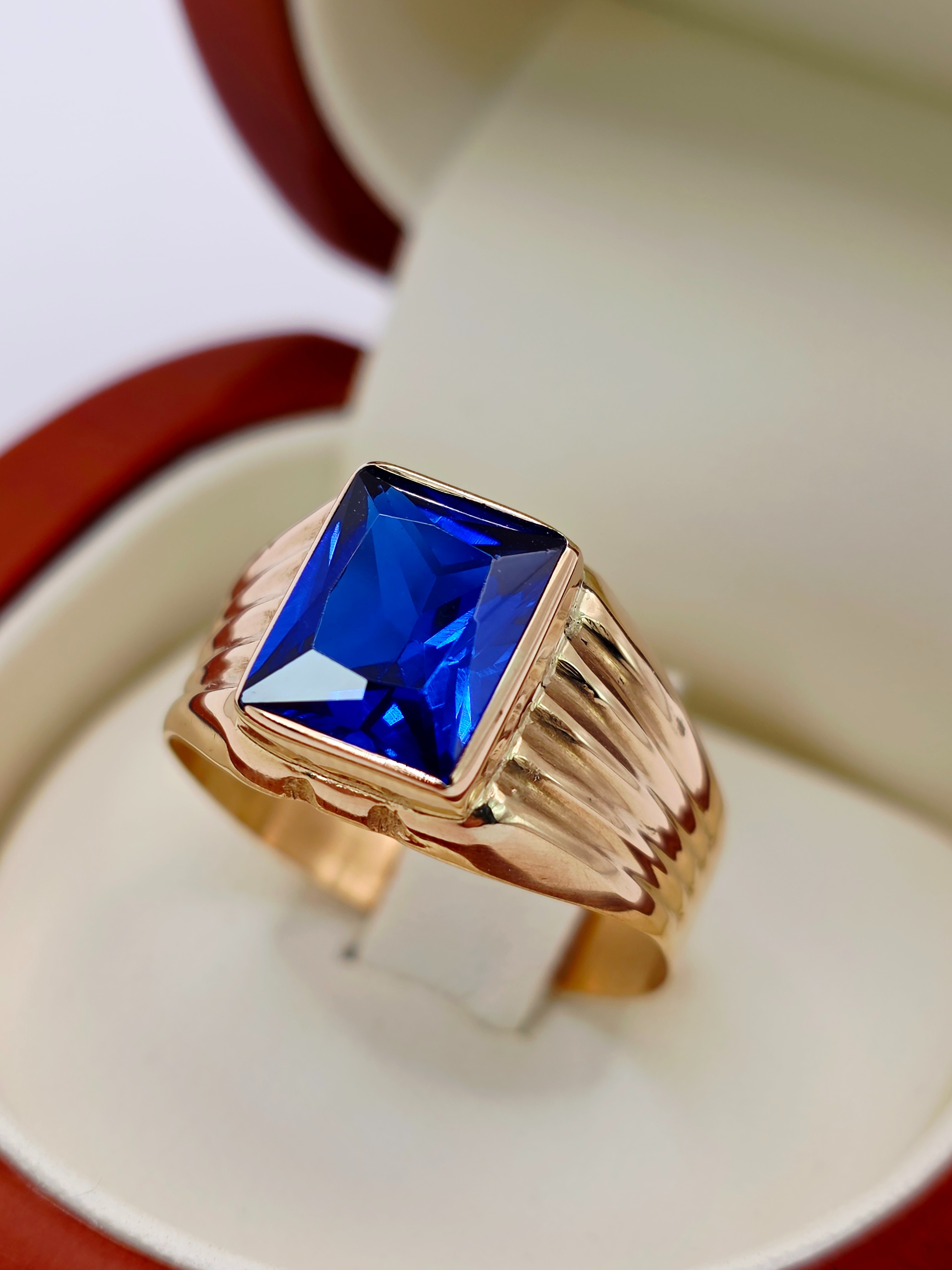 Anillo sello zafiro 4 grs Oro 18k 4