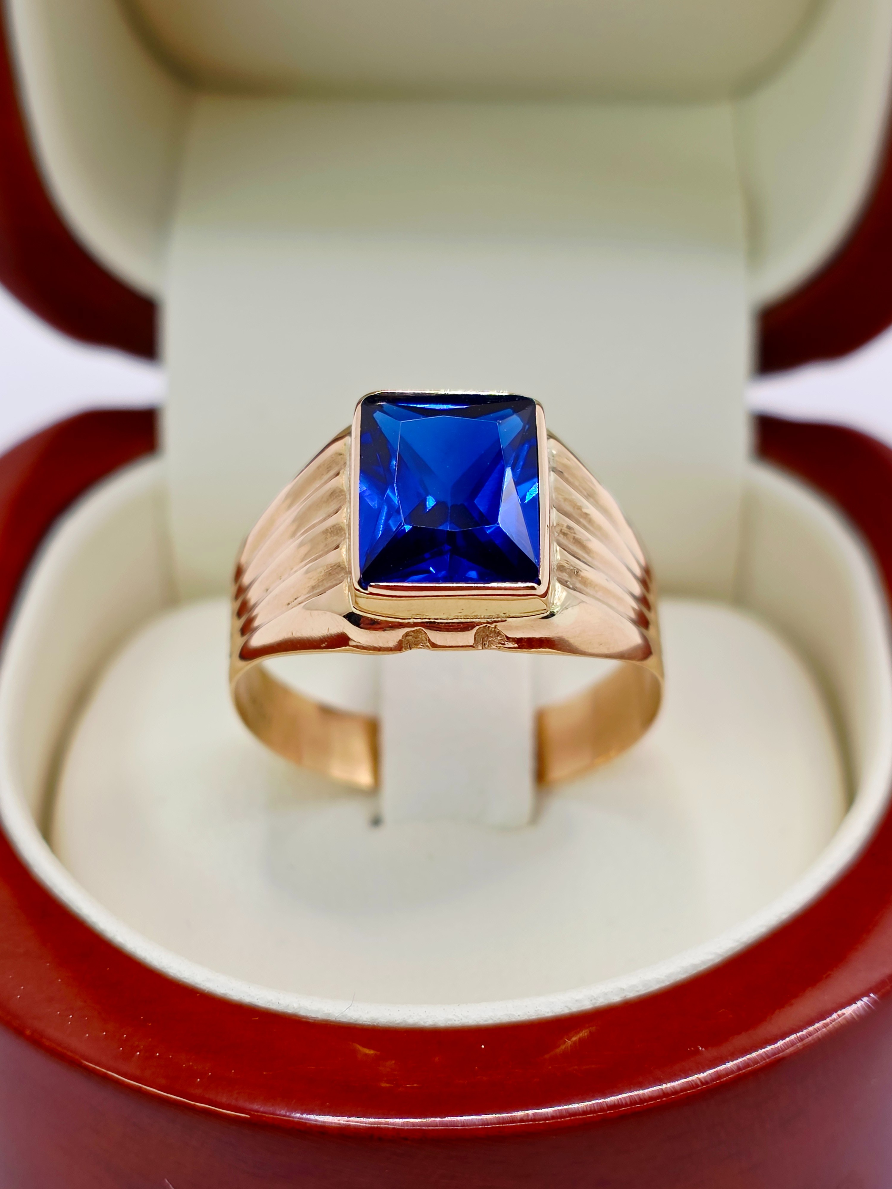 Anillo sello zafiro 4 grs Oro 18k 9