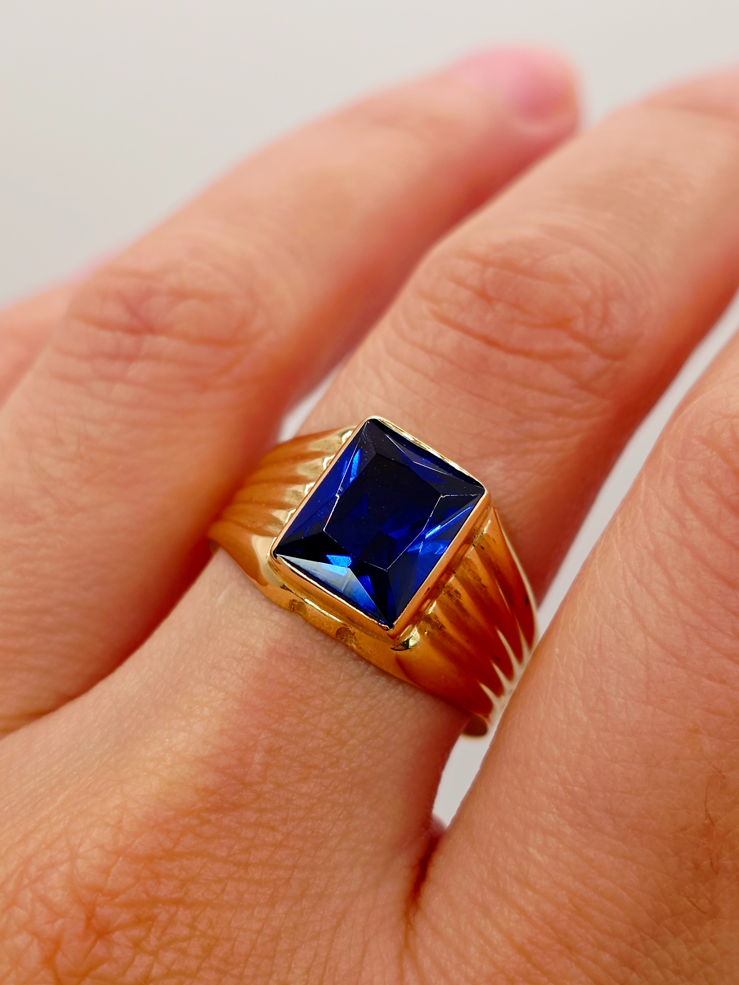 Anillo sello zafiro 4 grs Oro 18k 2