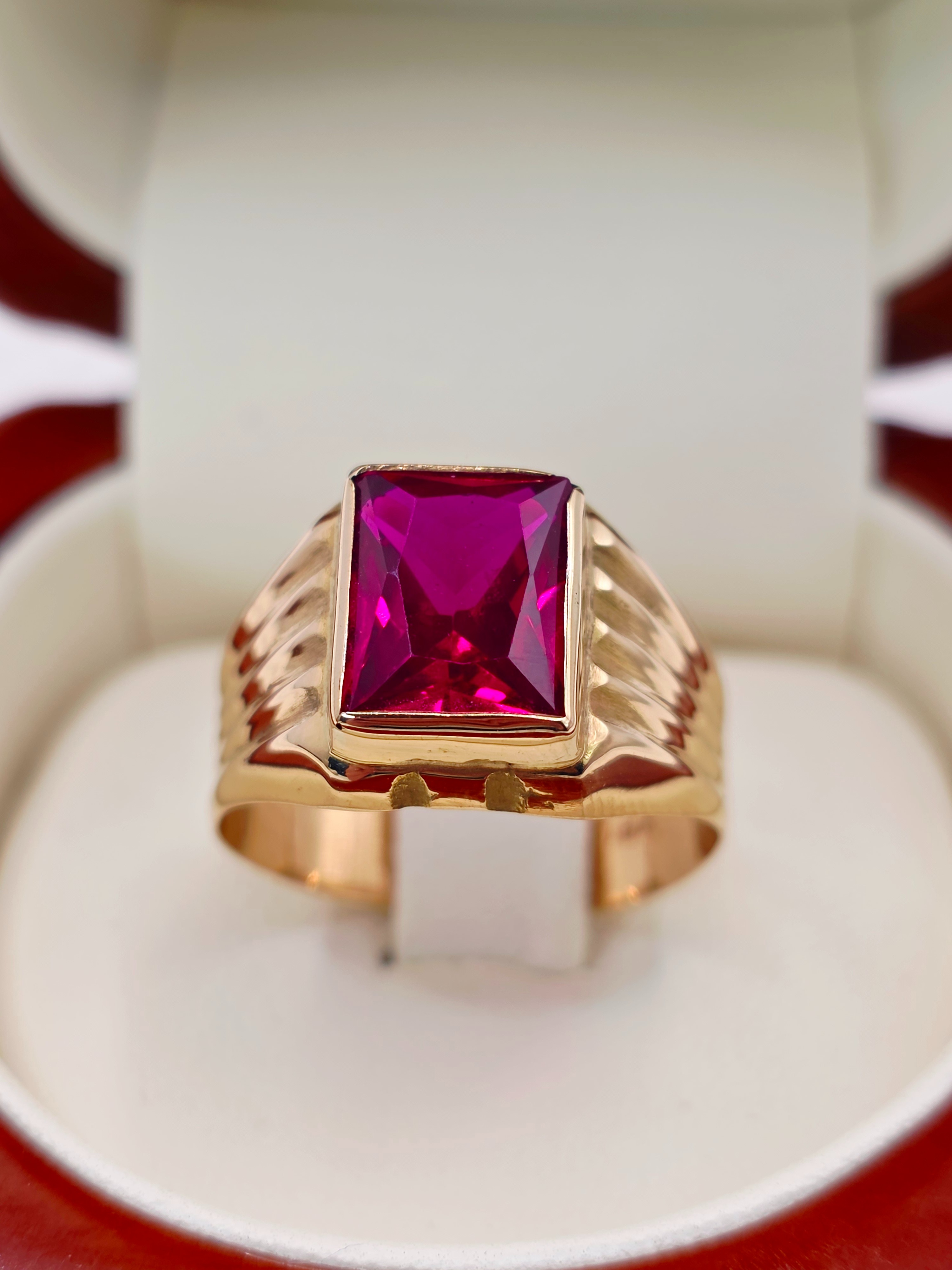 Anillo sello rubi 4 grs Oro 18k 2