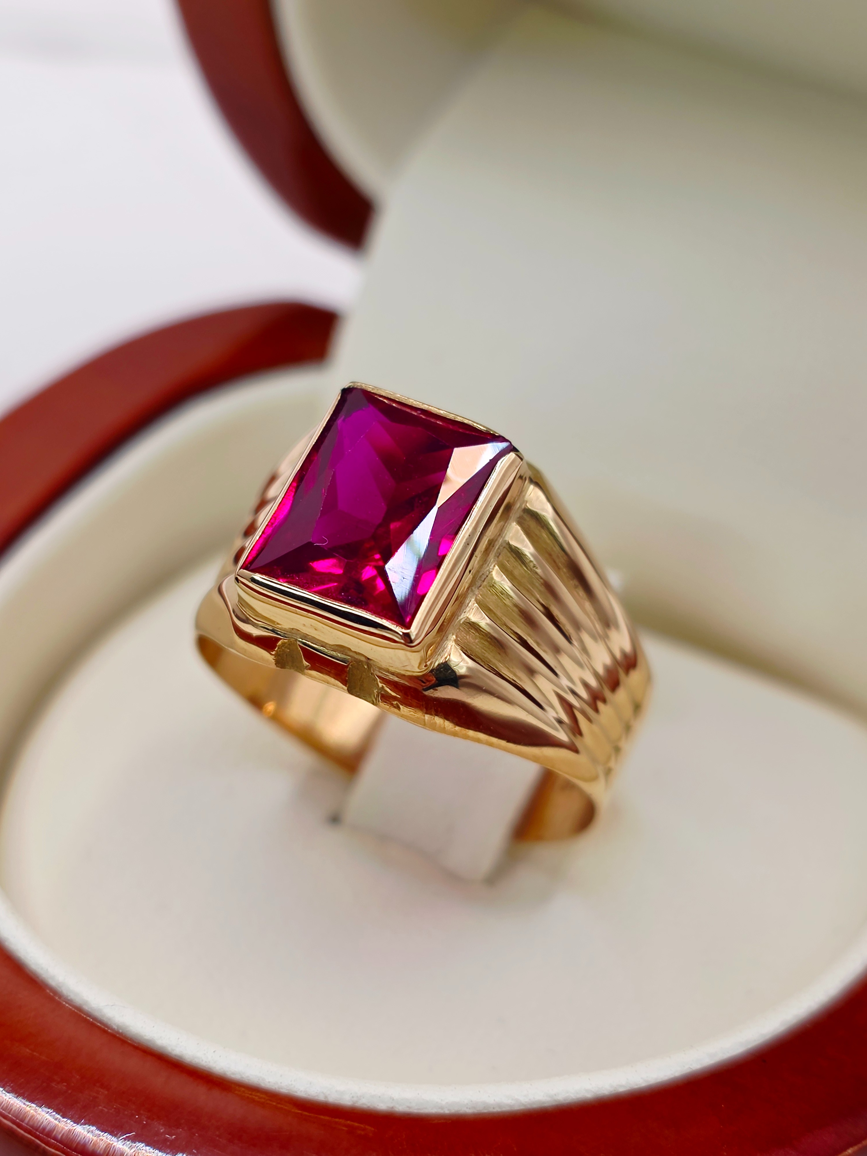 Anillo sello rubi 4 grs Oro 18k 3