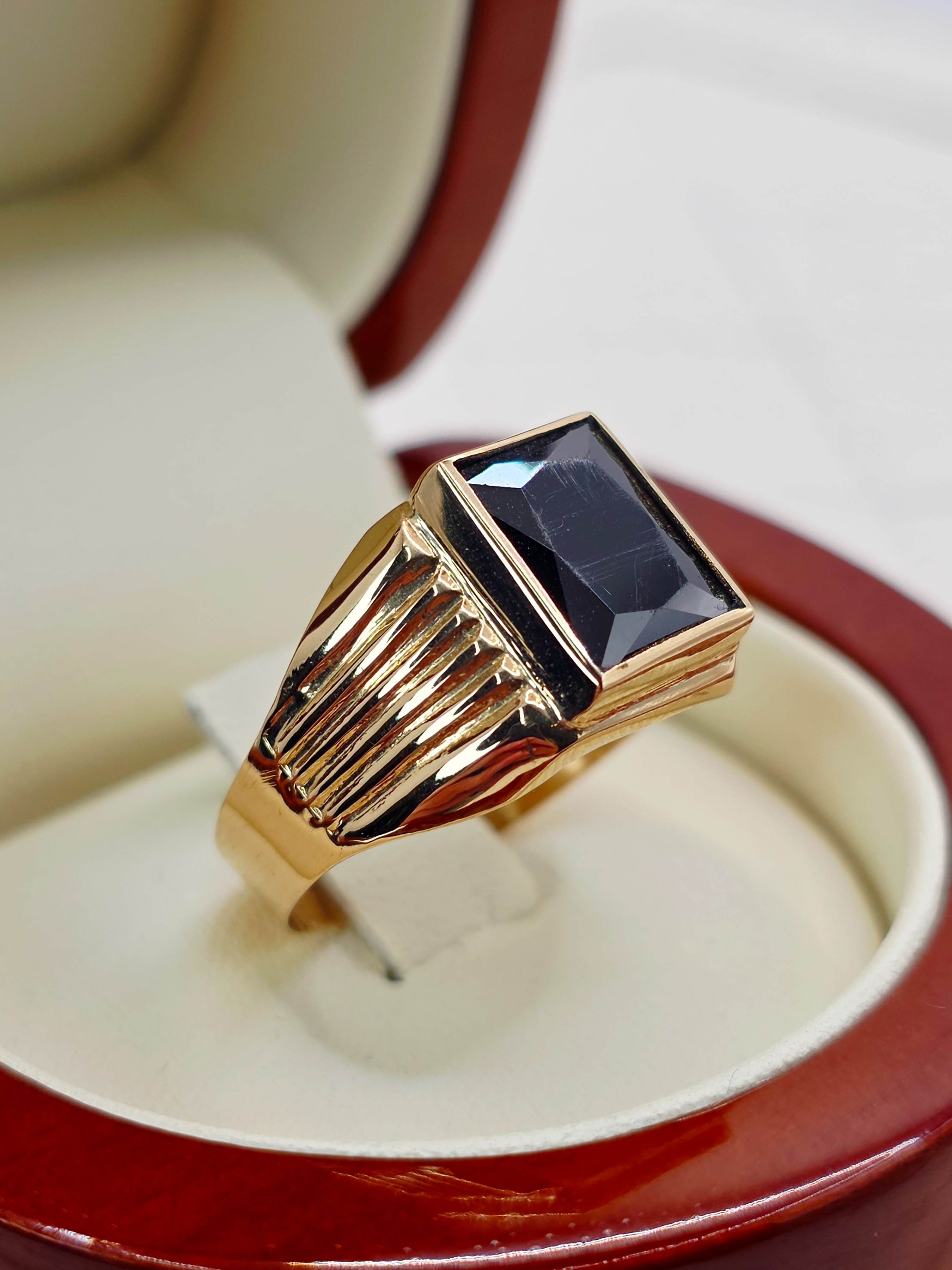 Anillo sello onix 4 grs Oro 18k 5