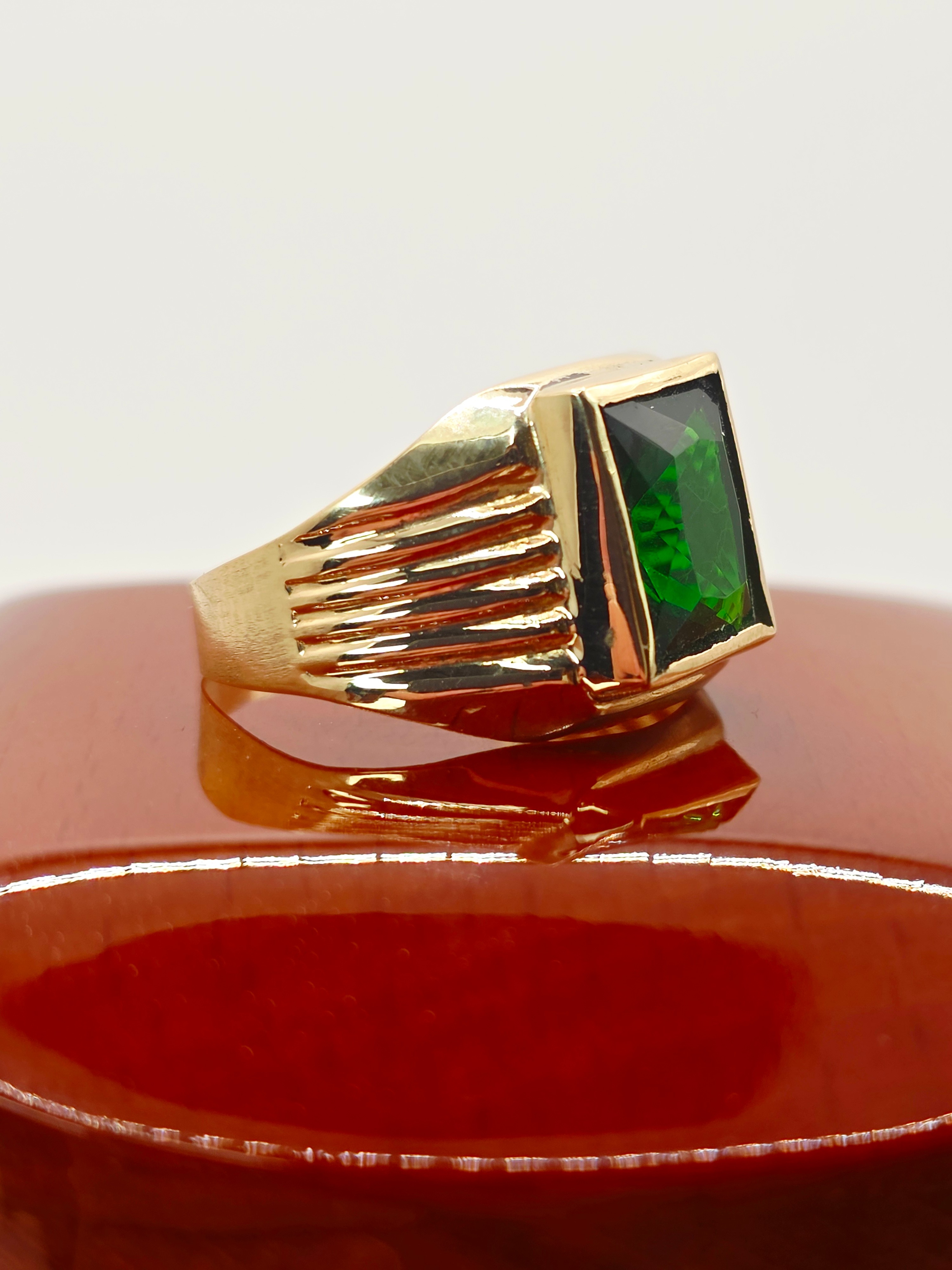 Anillo sello esmeralda 4 grs Oro 18k 5