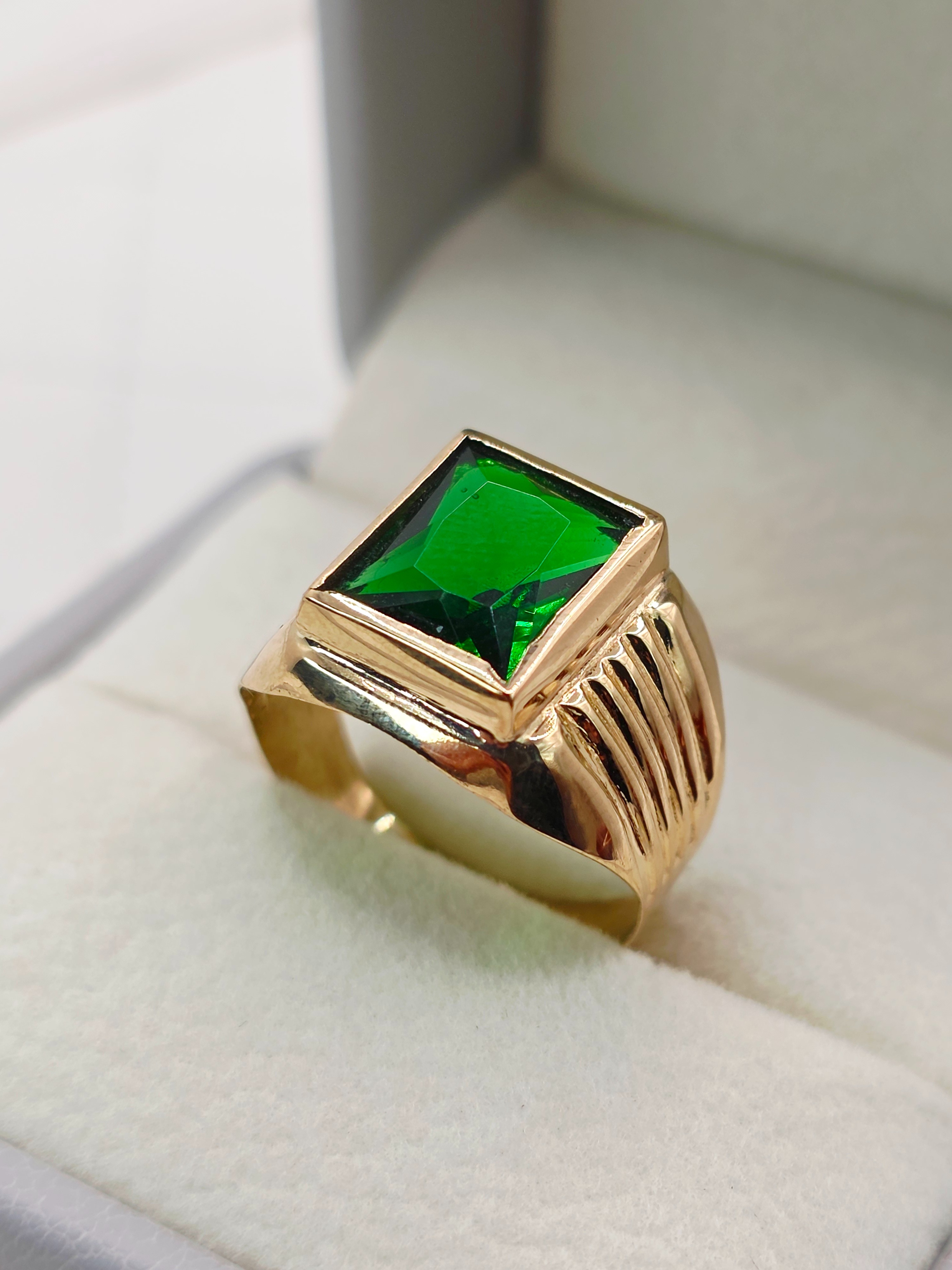 Anillo sello esmeralda 4 grs Oro 18k 1