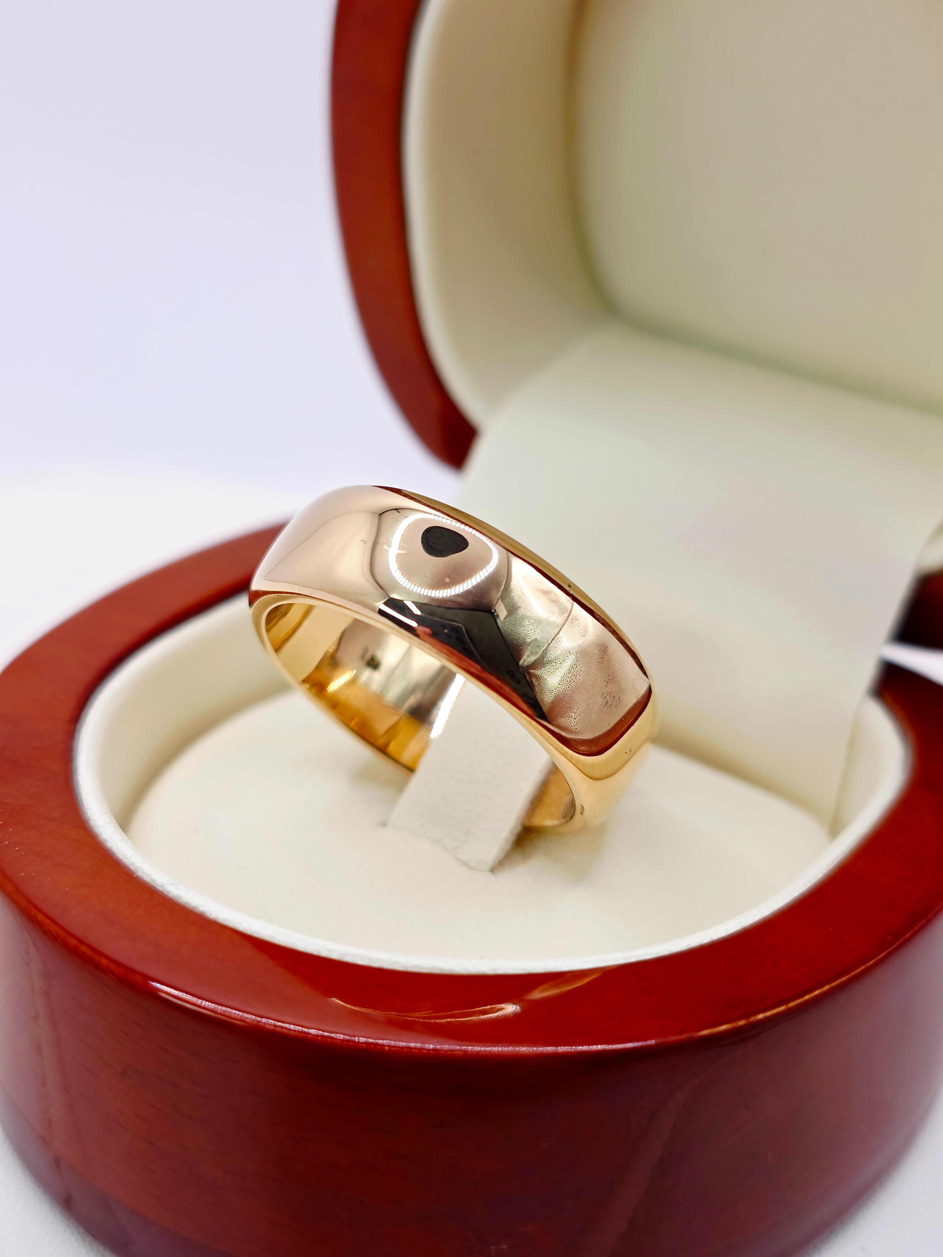 Anillo media caña 8 mm 18 grs Oro 18k 3