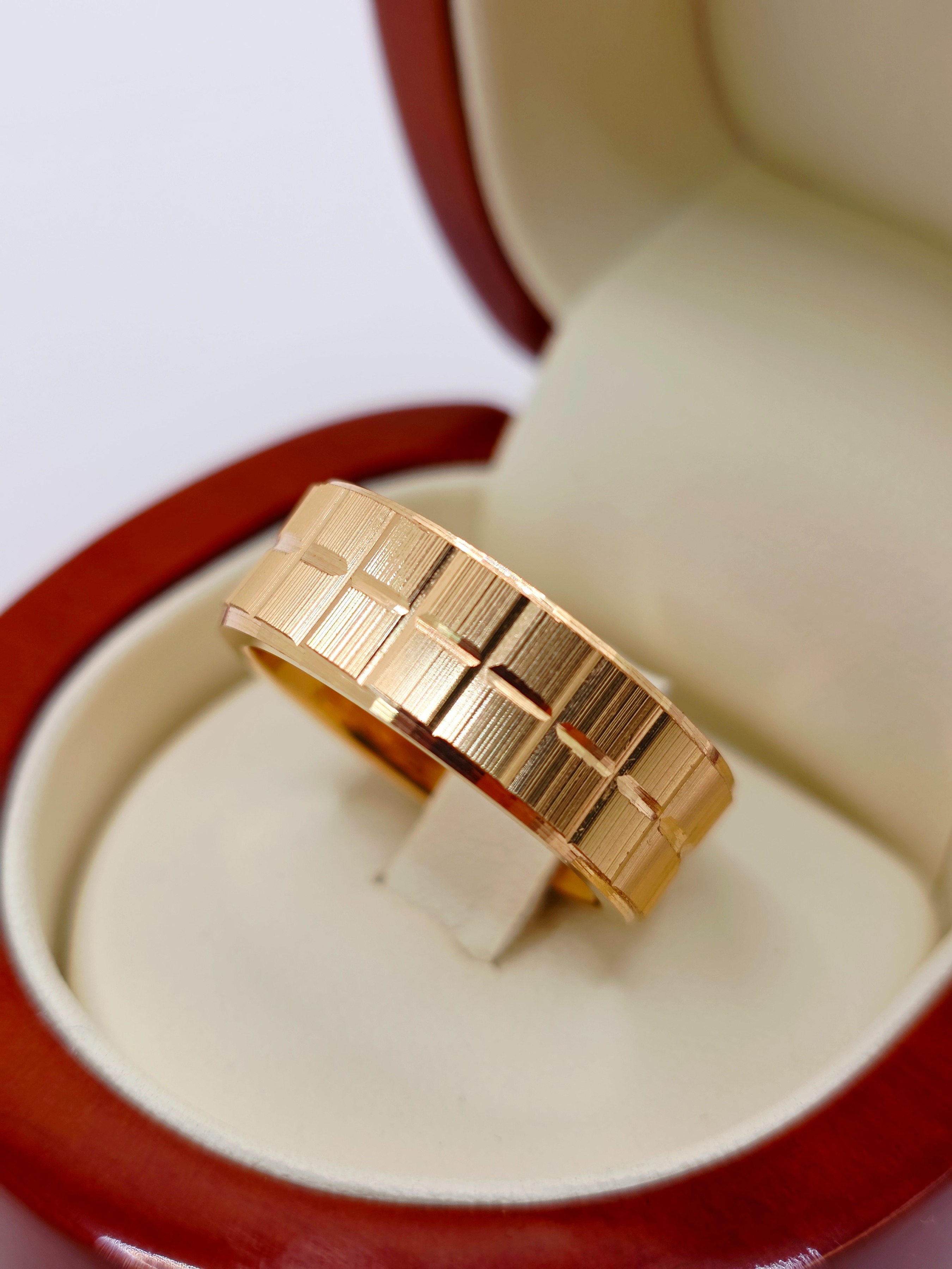 Anillo cruces 8 mm 18 grs Oro 18k 4