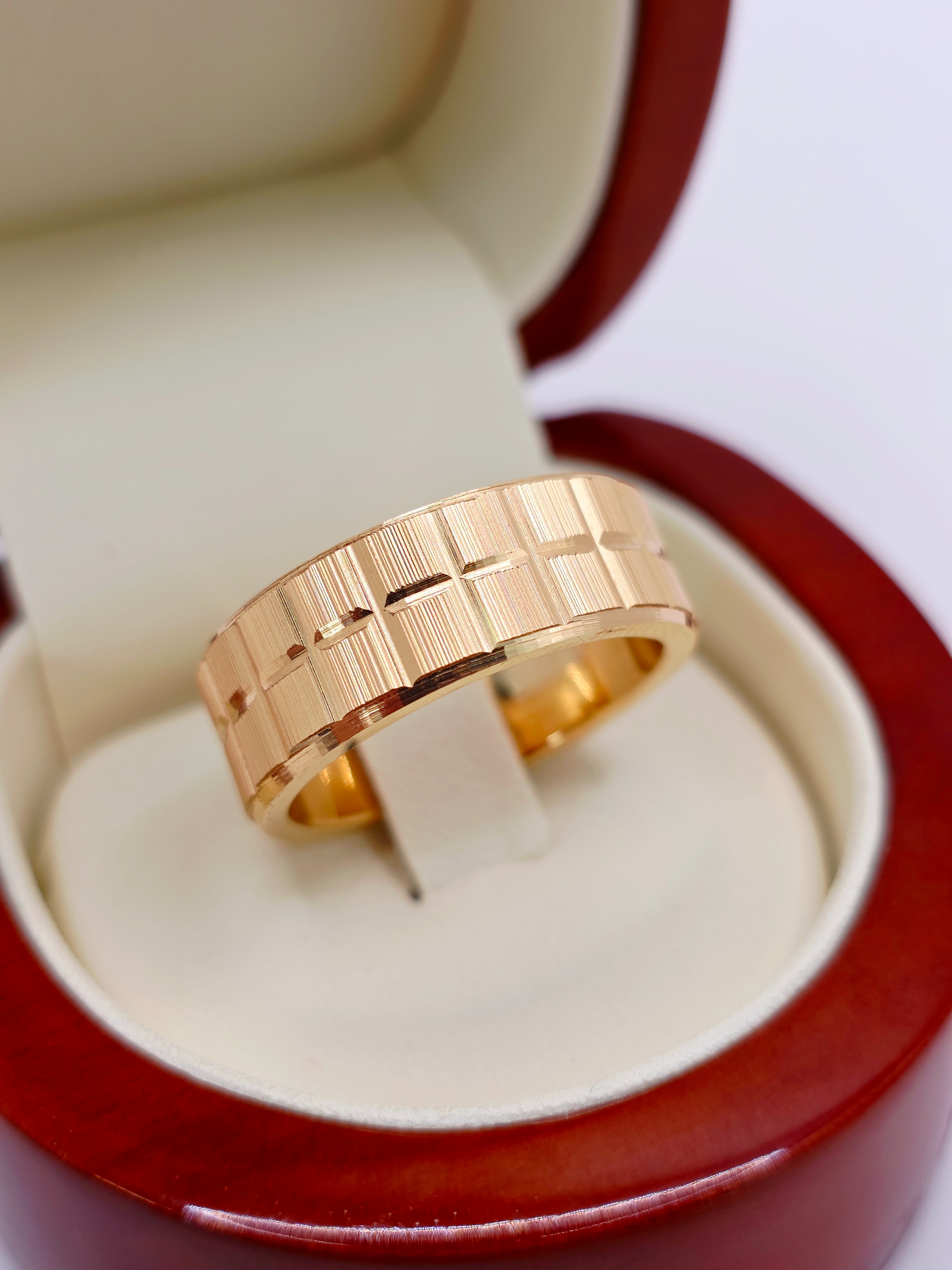 Anillo cruces 8 mm 18 grs Oro 18k 5