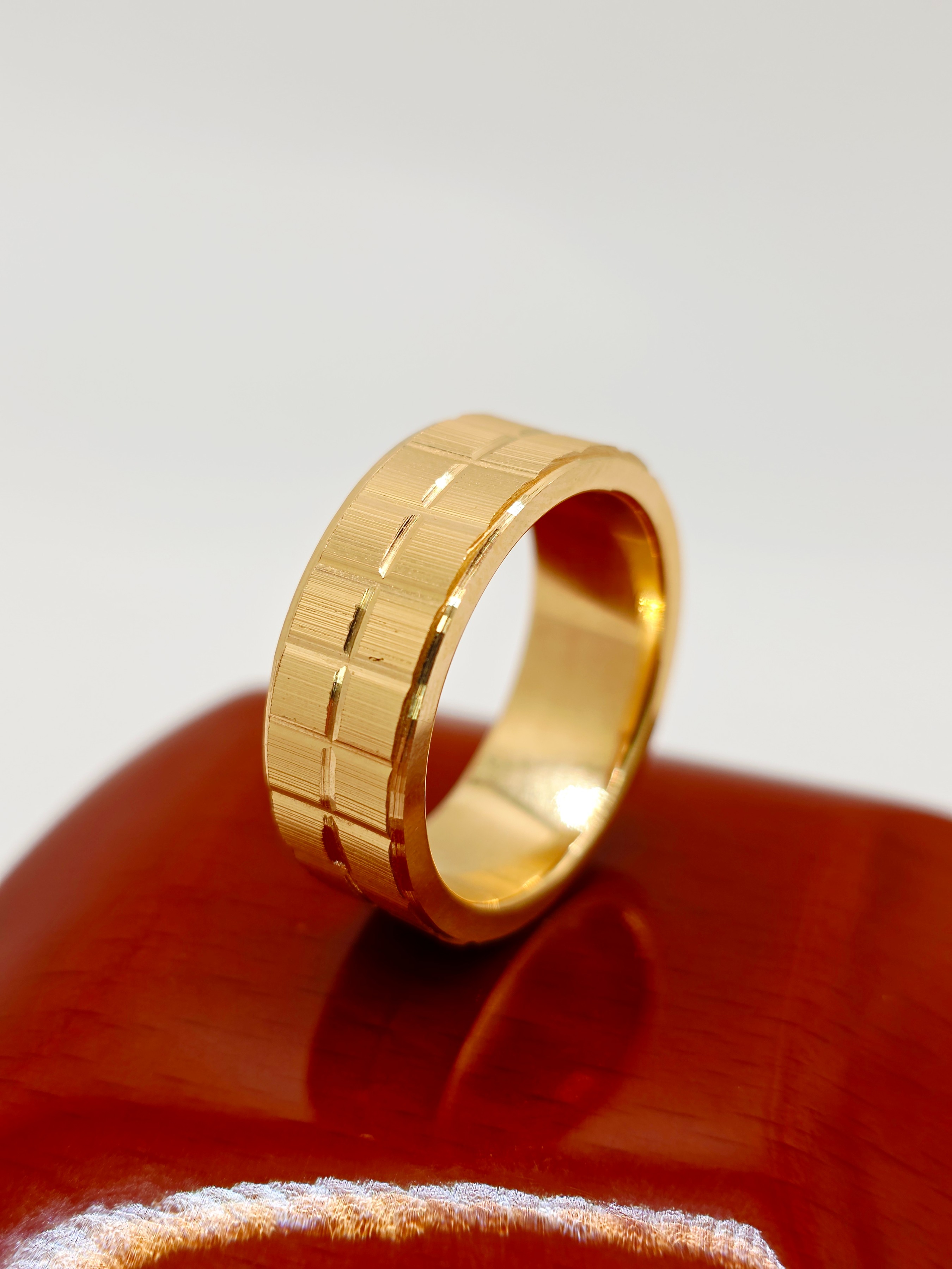 Anillo cruces 8 mm 18 grs Oro 18k 6