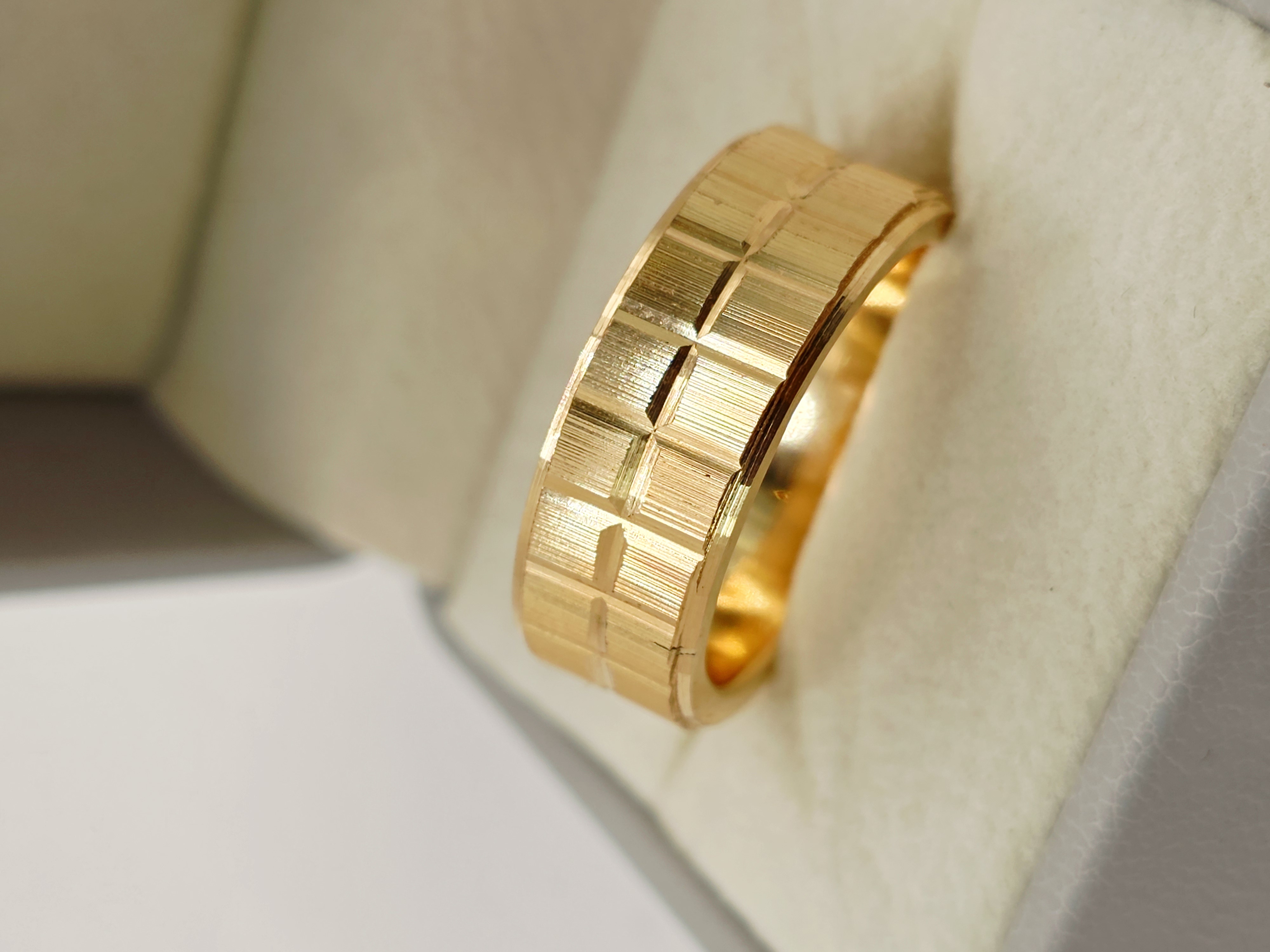 Anillo cruces 8 mm 18 grs Oro 18k 7