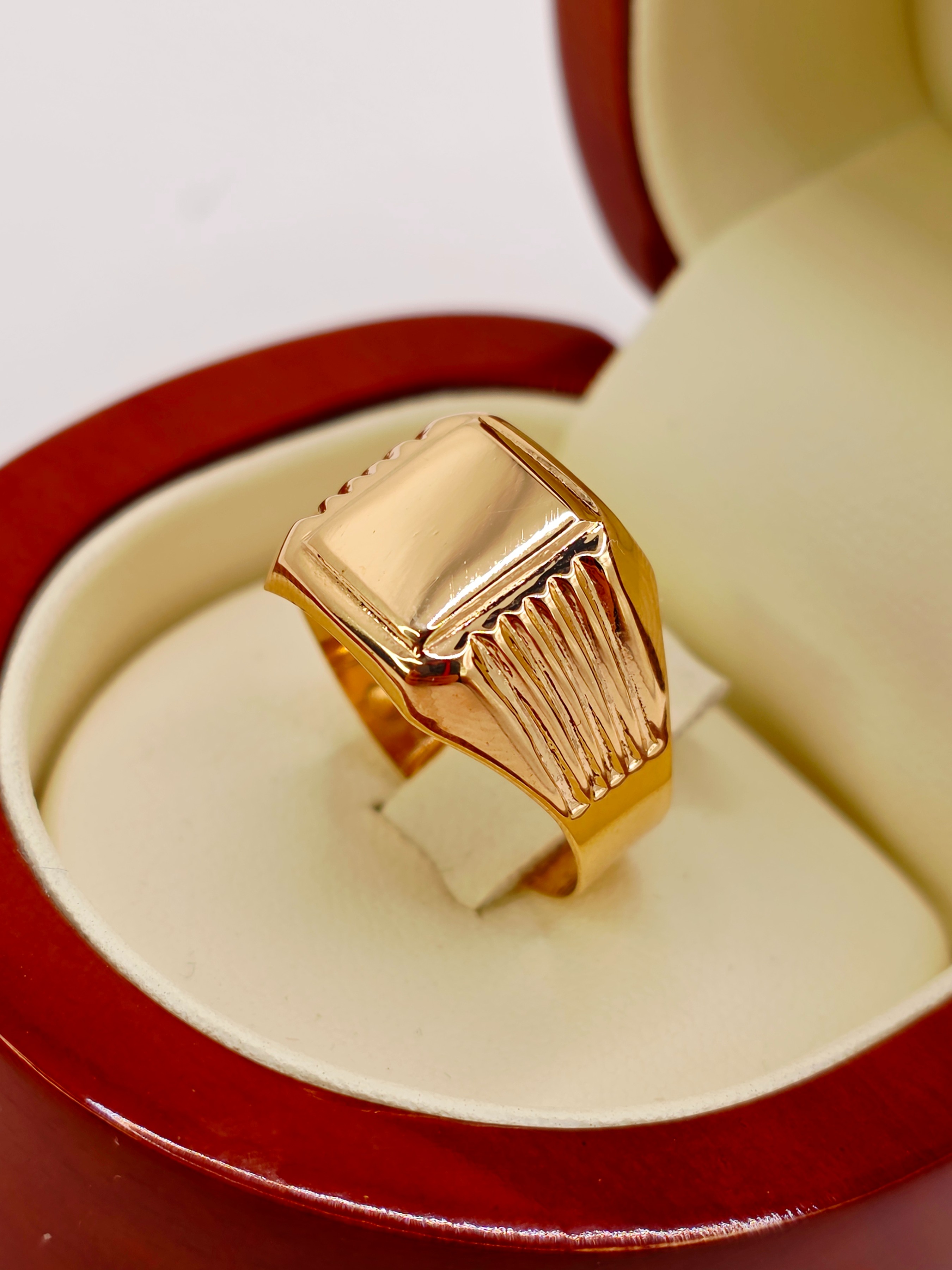 Anillo sello cuadrado 4 grs Oro 18k 4