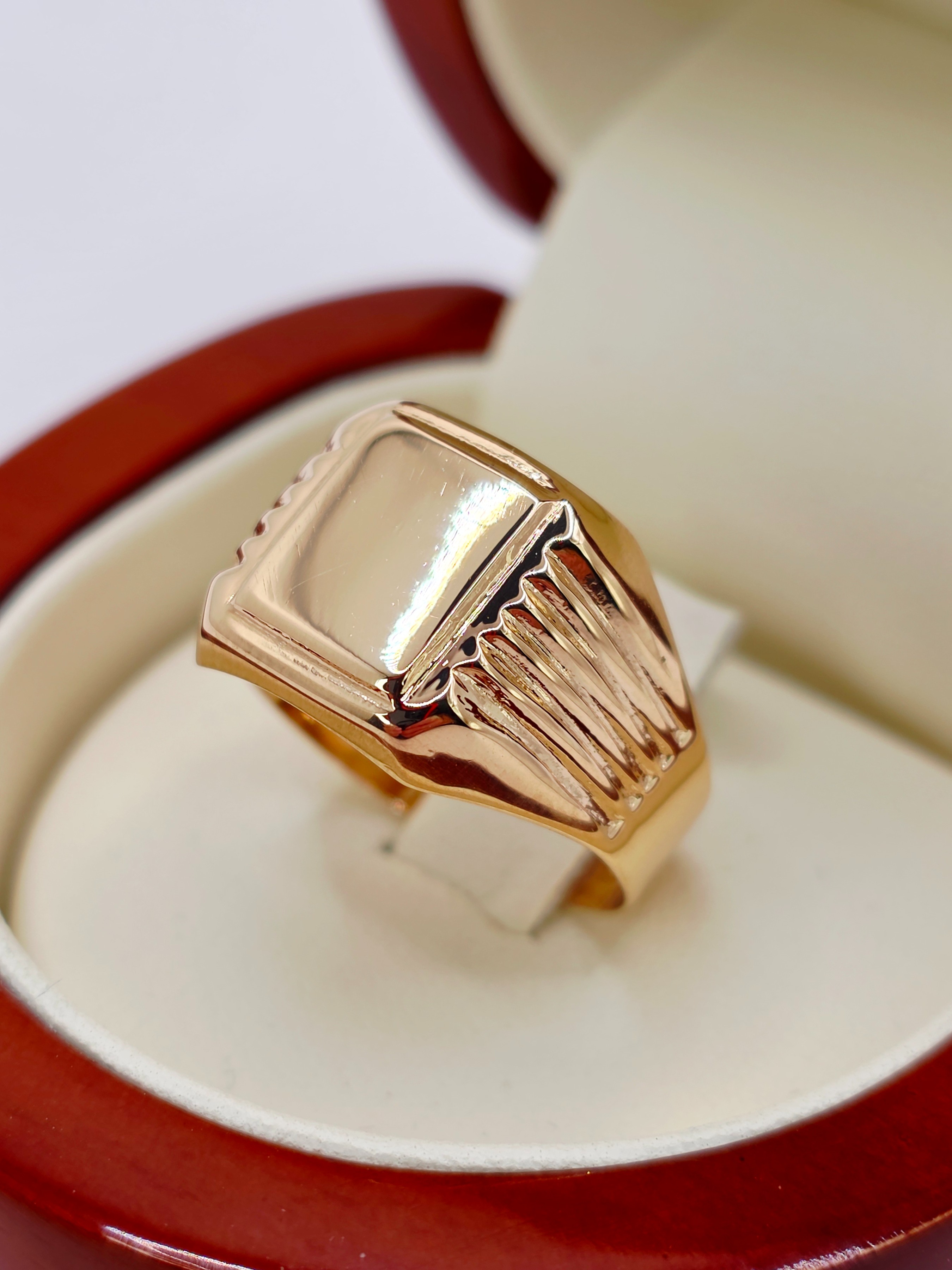 Anillo sello cuadrado 4 grs Oro 18k 5