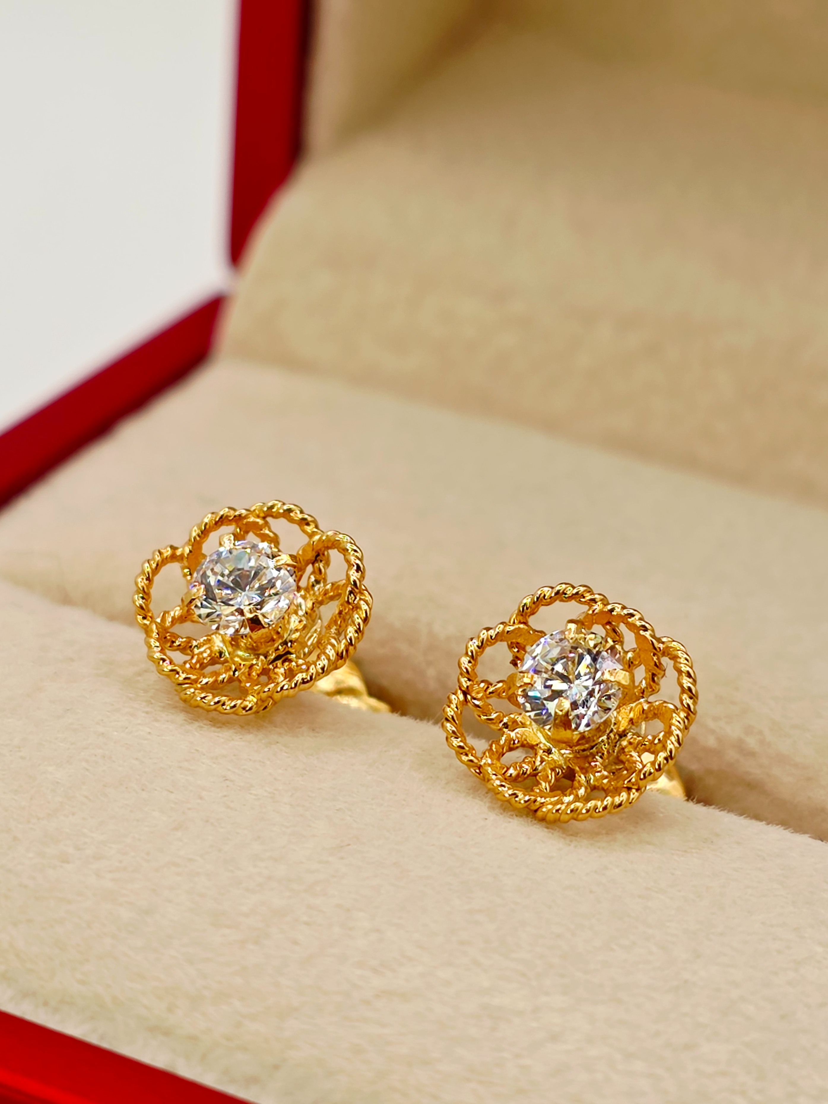 Aros doble flor panal circón 9 mm 2.1 grs Oro 18k 2